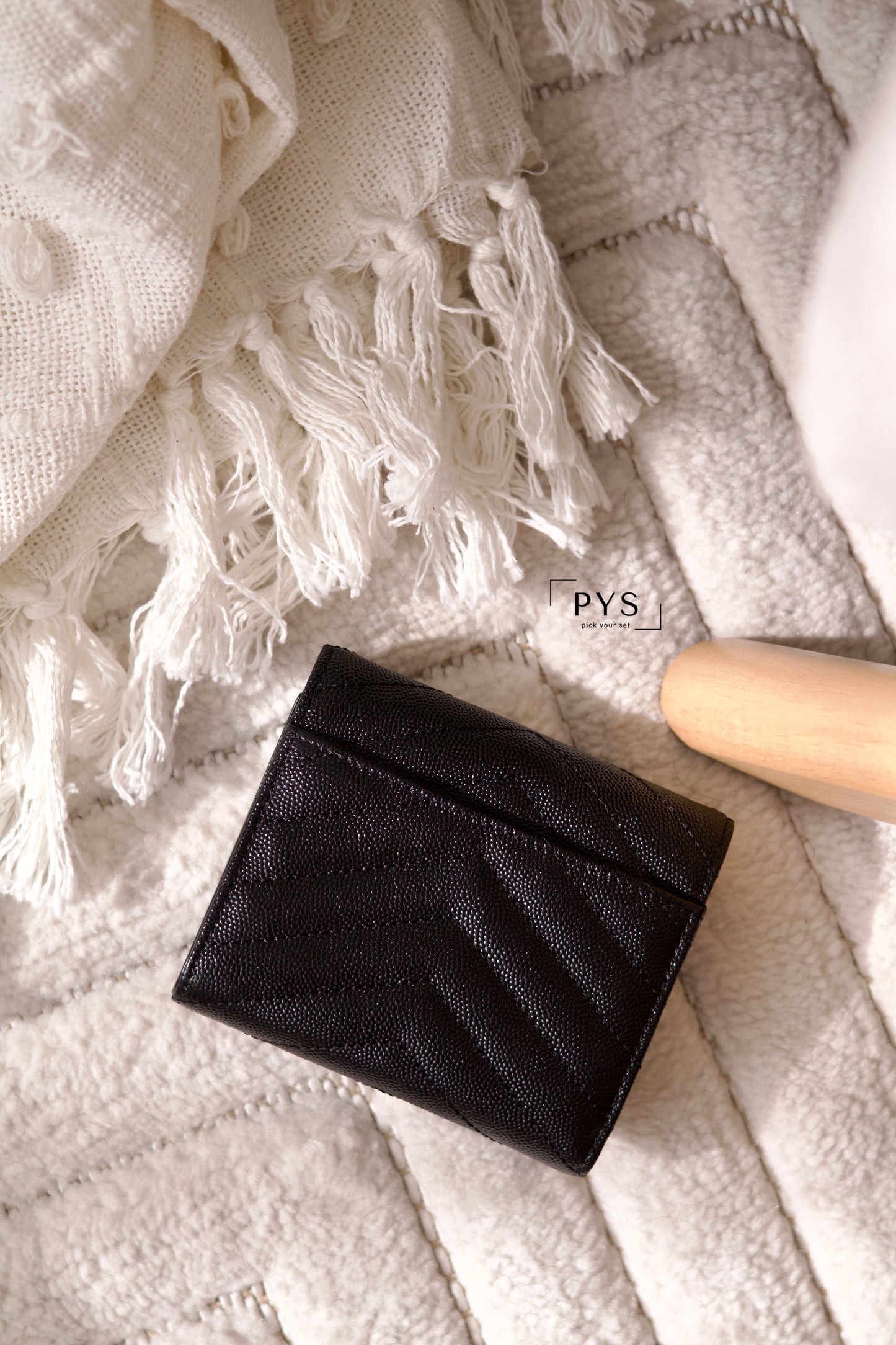 CASSANDRE MATELASSÉ compact tri fold wallet