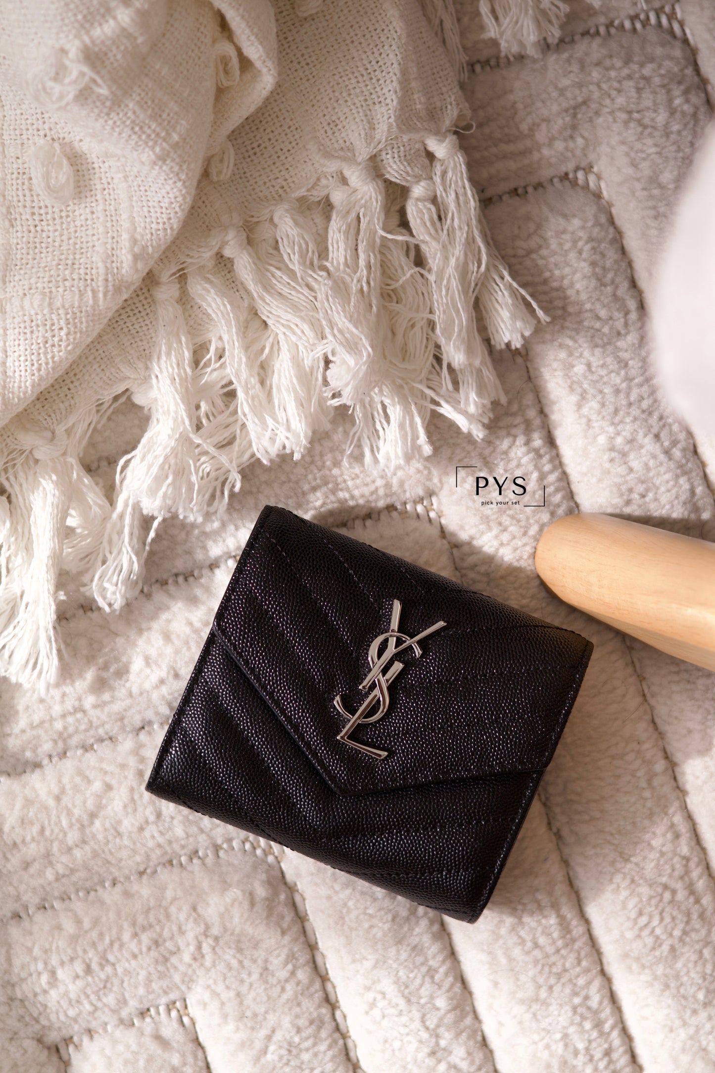 CASSANDRE MATELASSÉ compact tri fold wallet