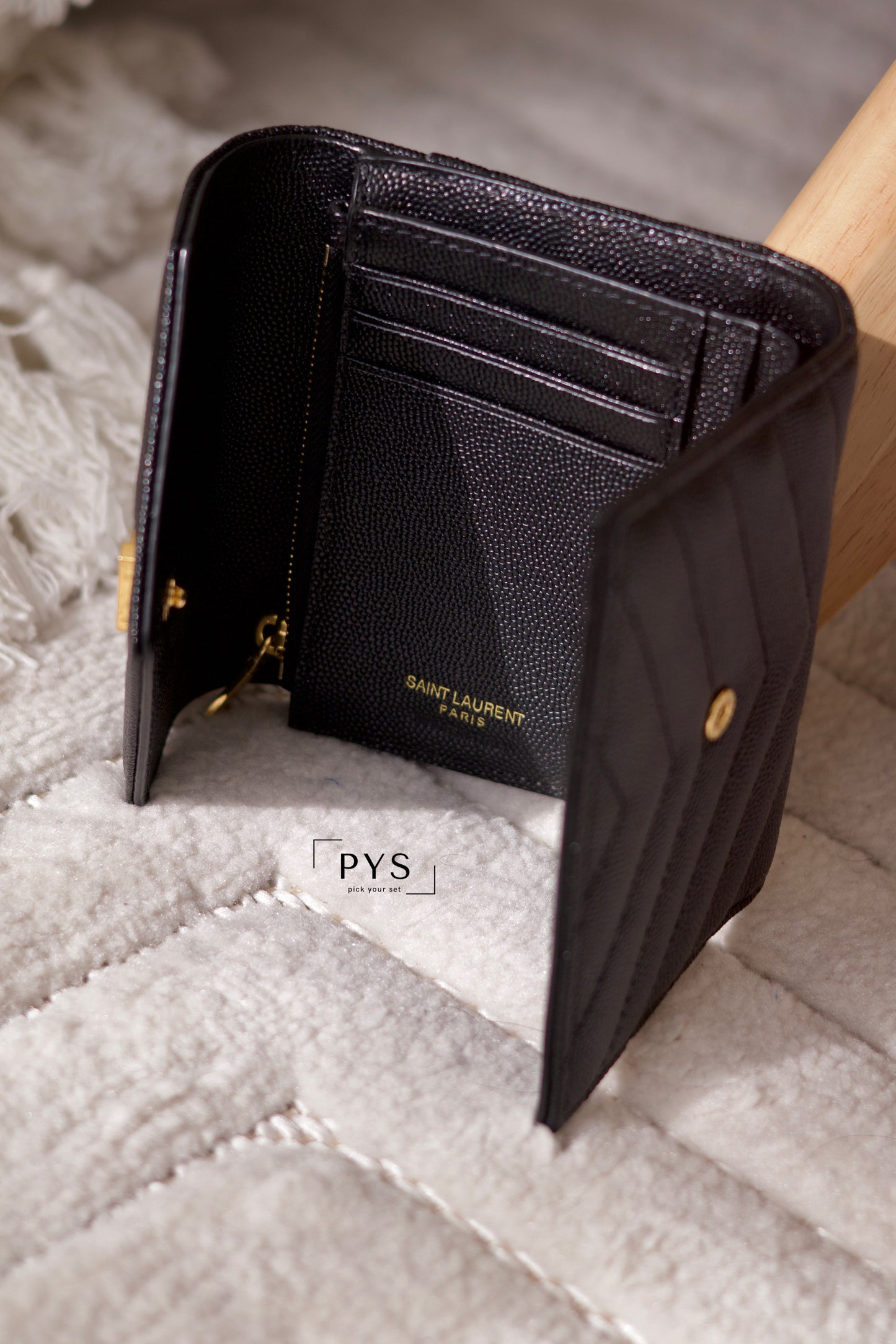 CASSANDRE MATELASSÉ compact tri fold wallet