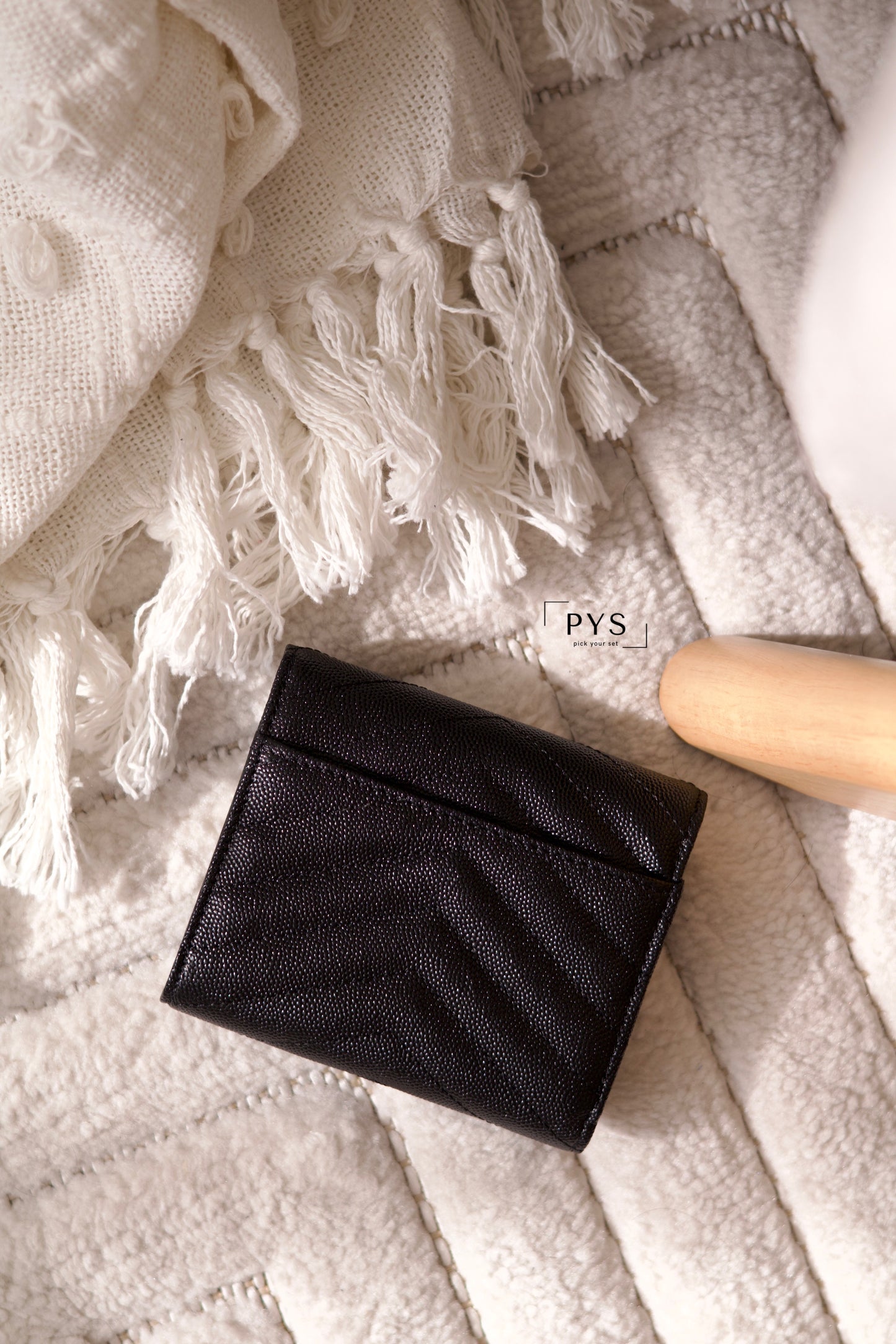 CASSANDRE MATELASSÉ compact tri fold wallet