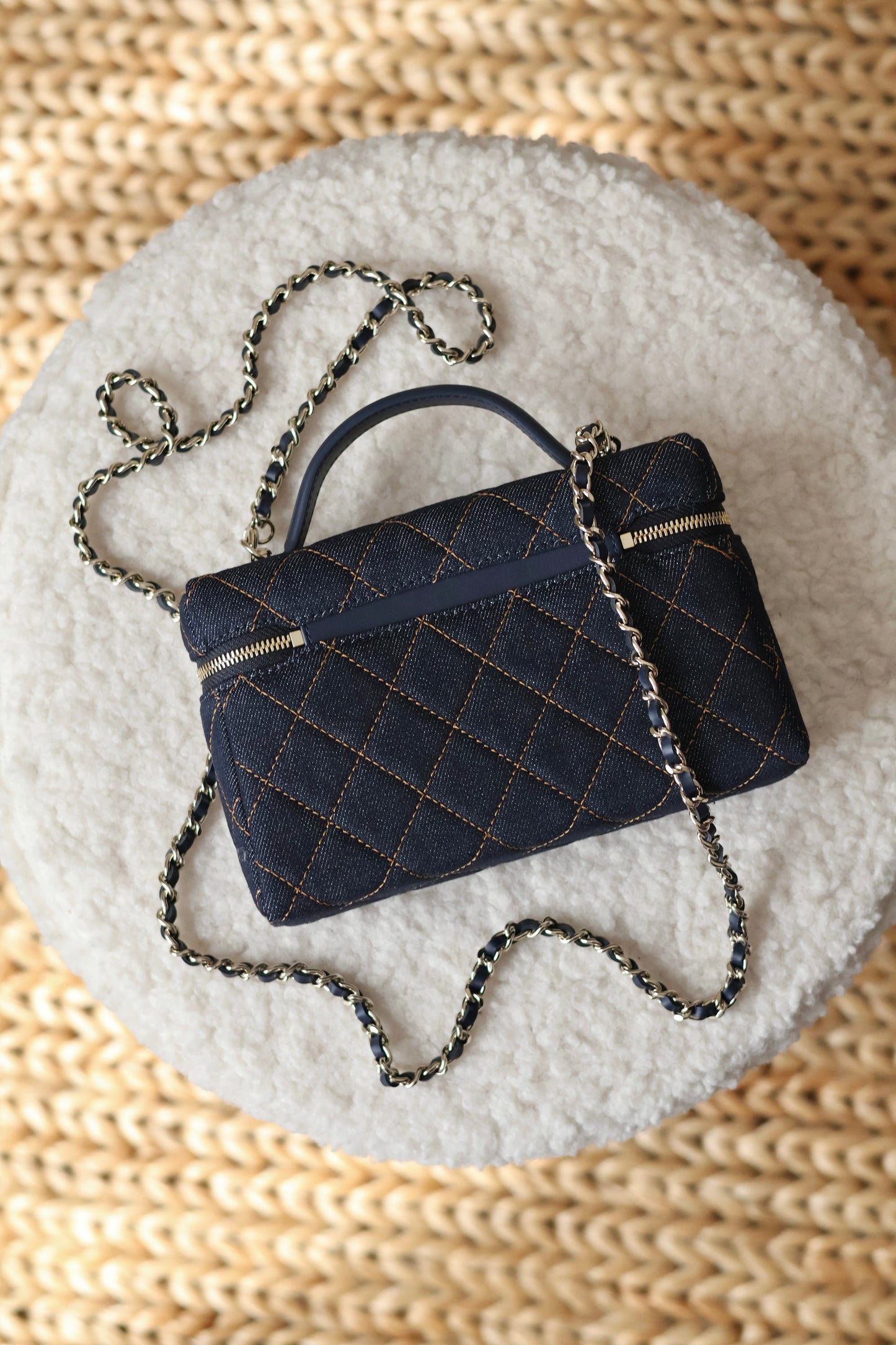 Classic Vanity with Chain
