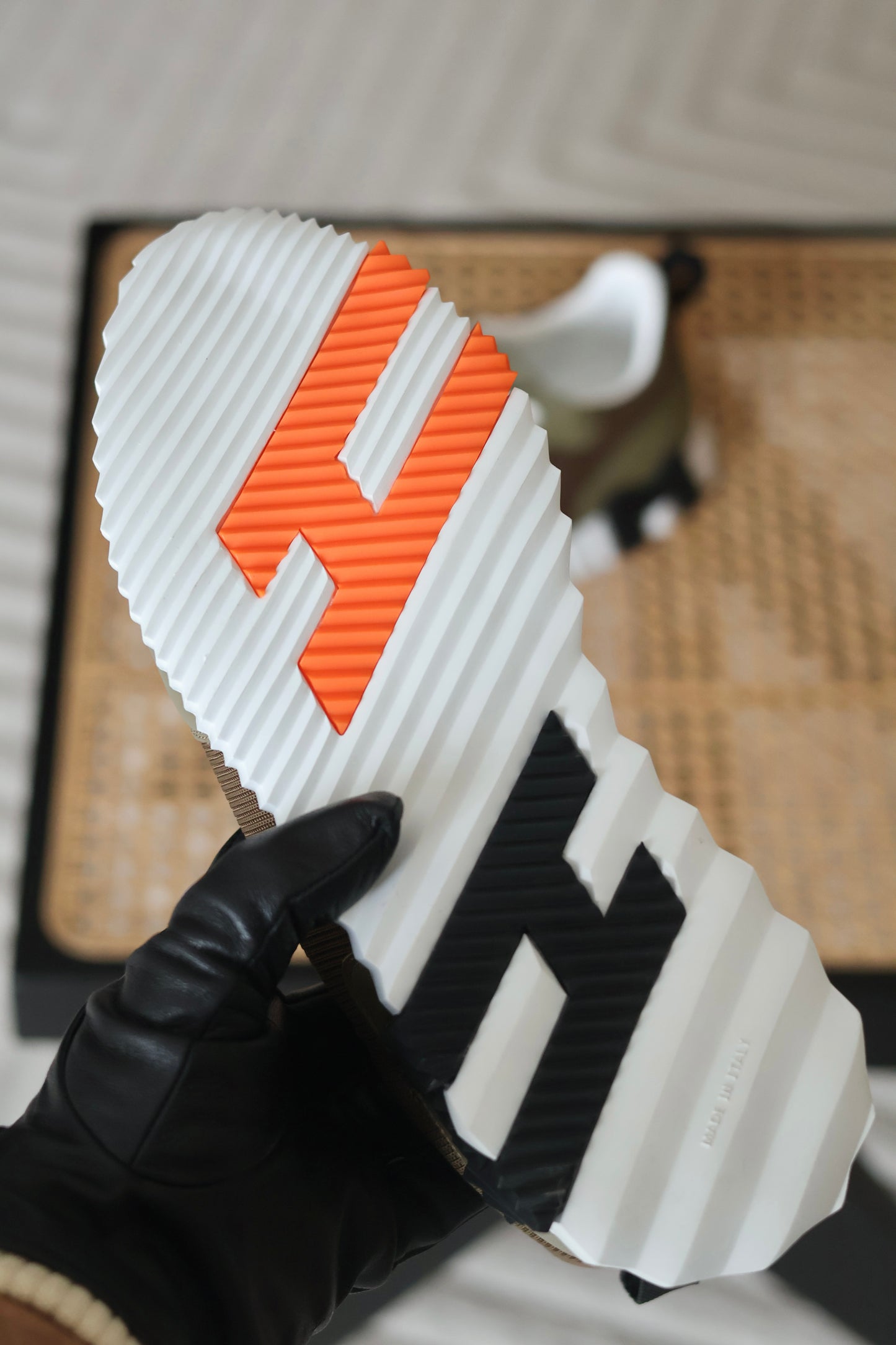 Bouncing sneaker