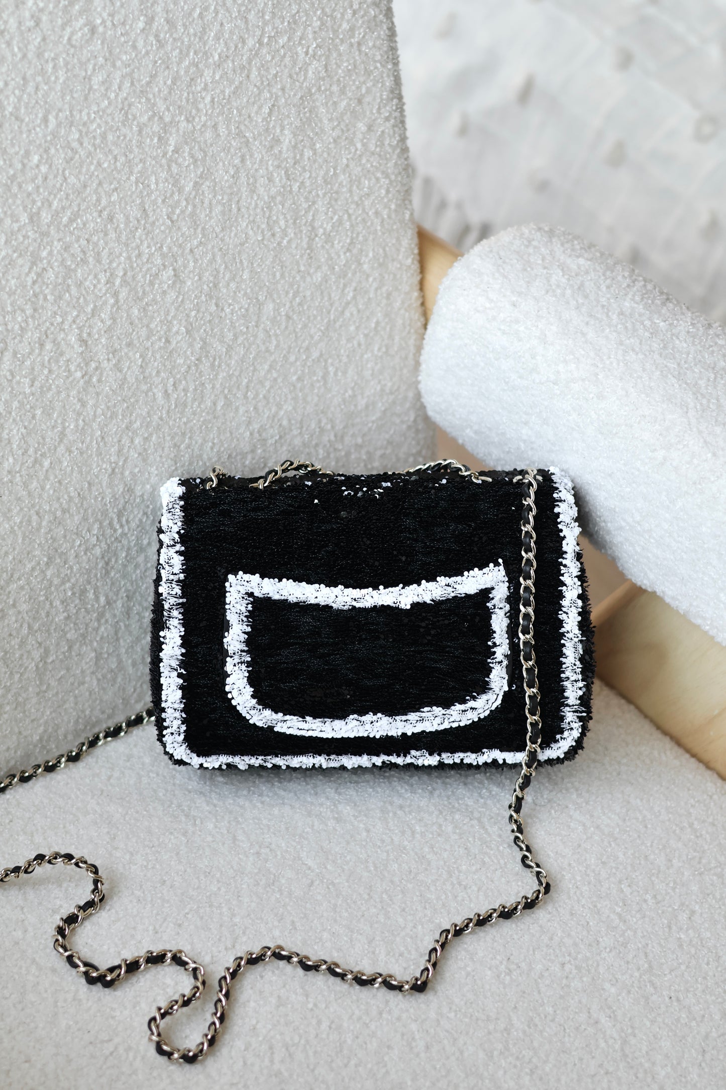 Flap bag, Sequins & gold-tone metal, black & white