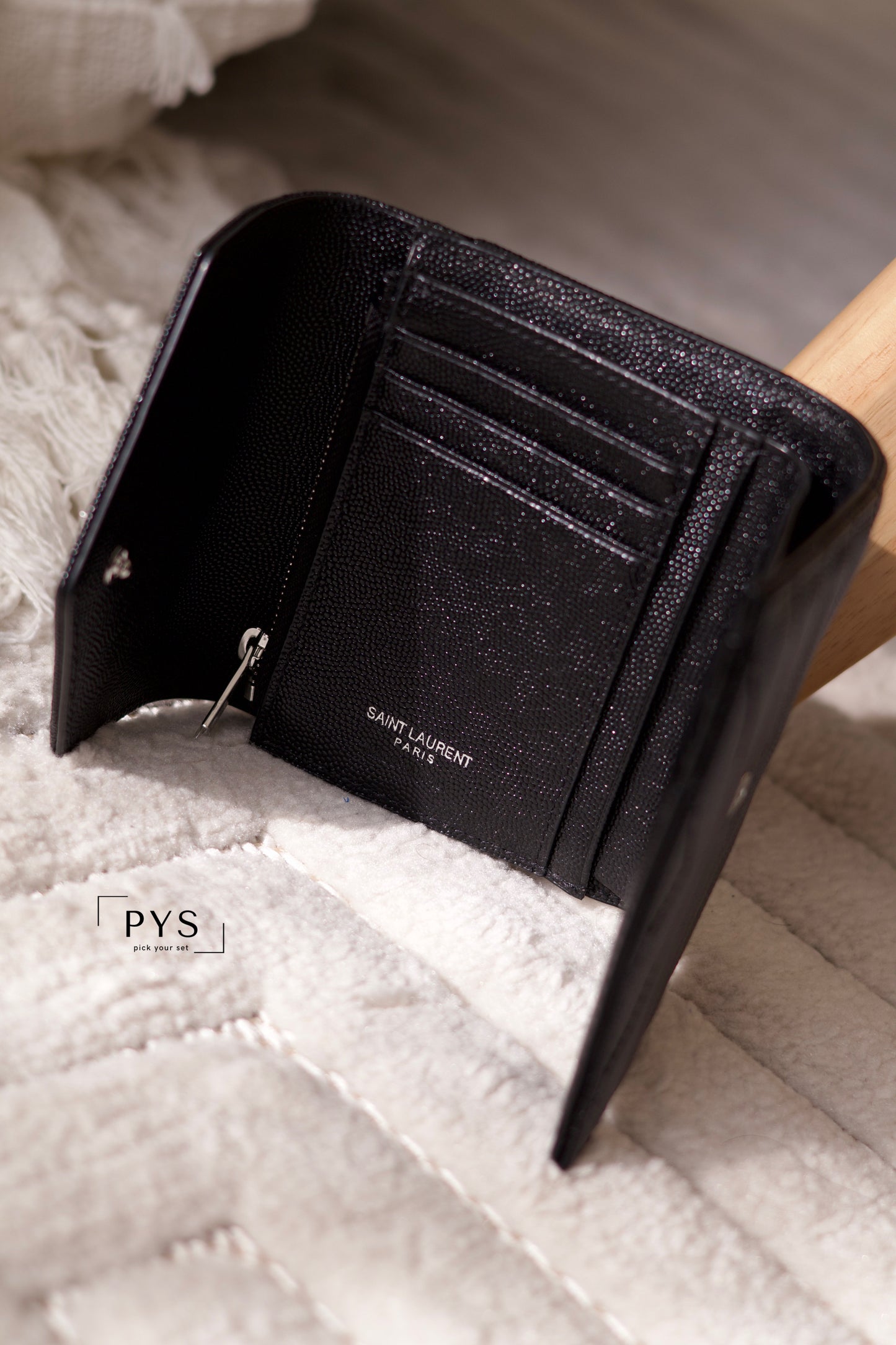 CASSANDRE MATELASSÉ compact tri fold wallet