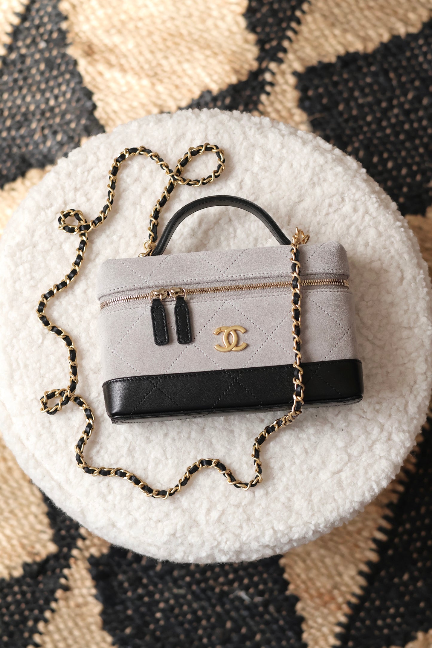 Vanity with Chain