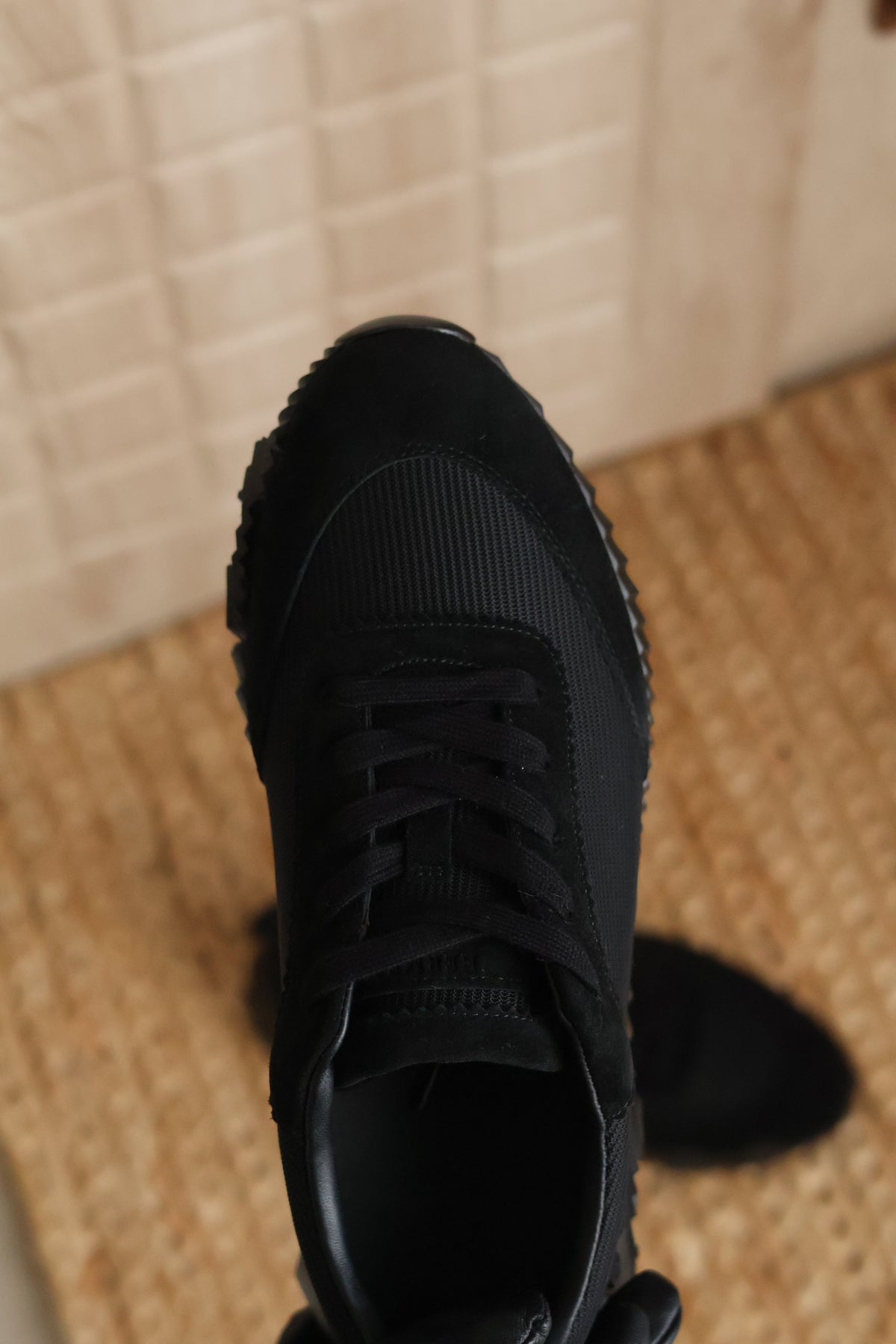 Bouncing sneaker