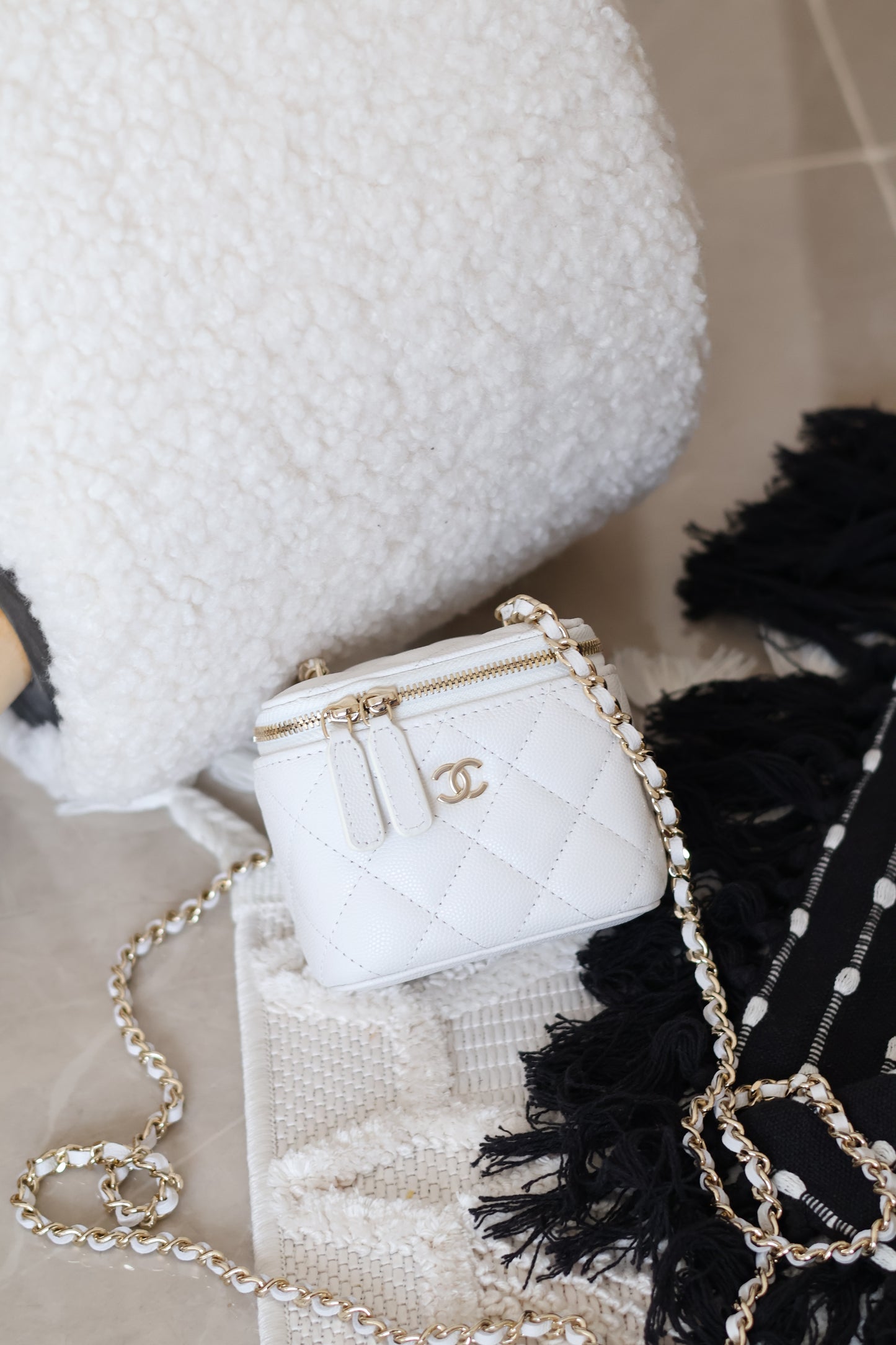 Classic Long Vanity With Chain Grained Calfskin