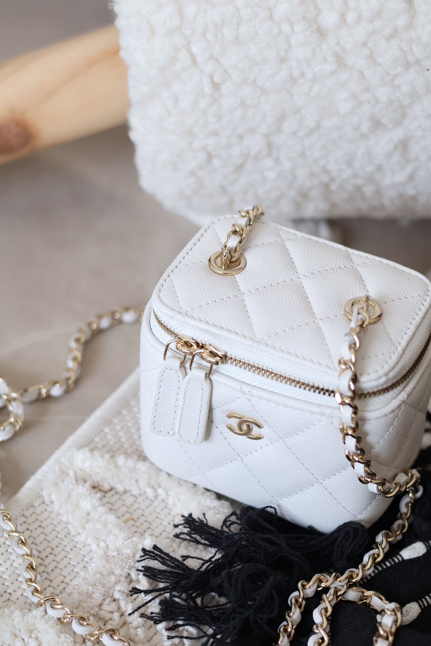 Classic Long Vanity With Chain Grained Calfskin