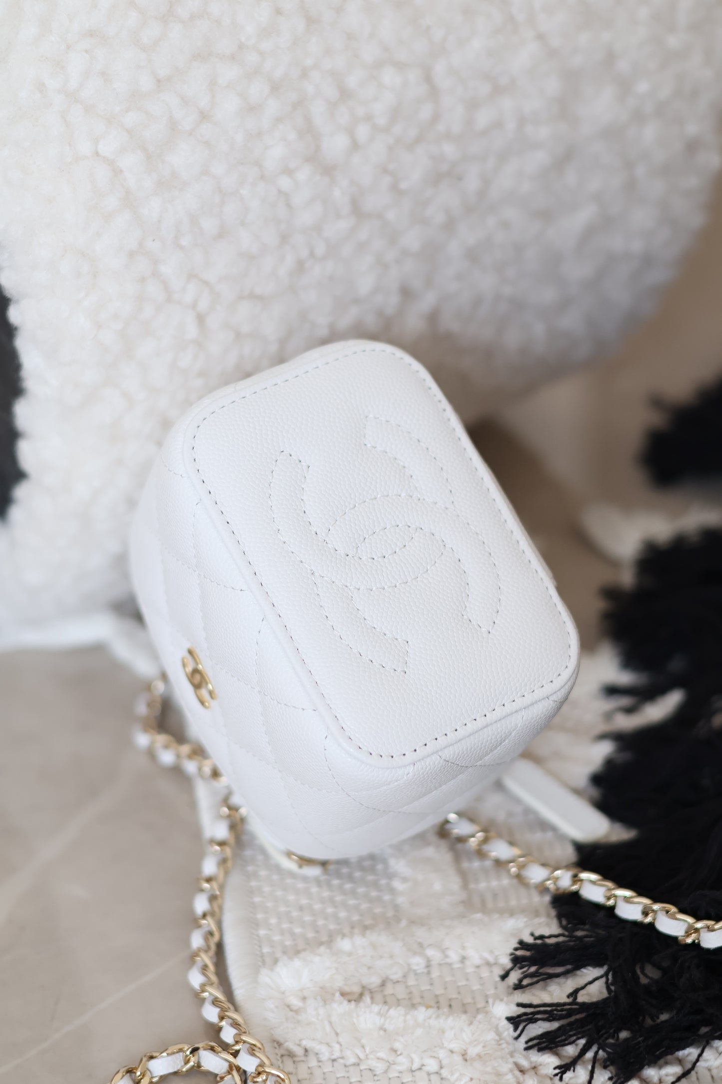 Classic Long Vanity With Chain Grained Calfskin