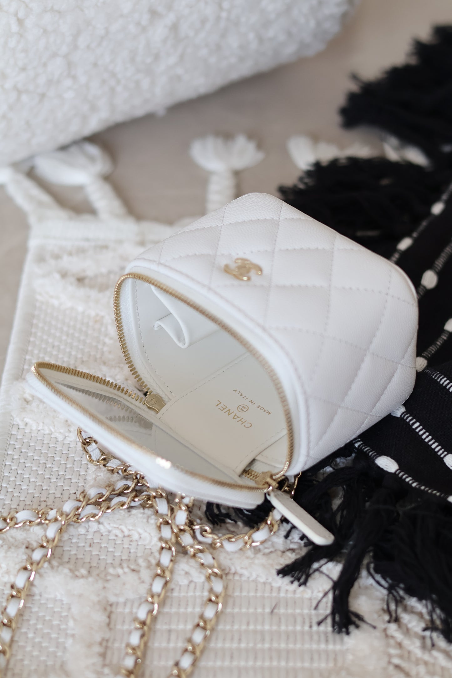 Classic Long Vanity With Chain Grained Calfskin