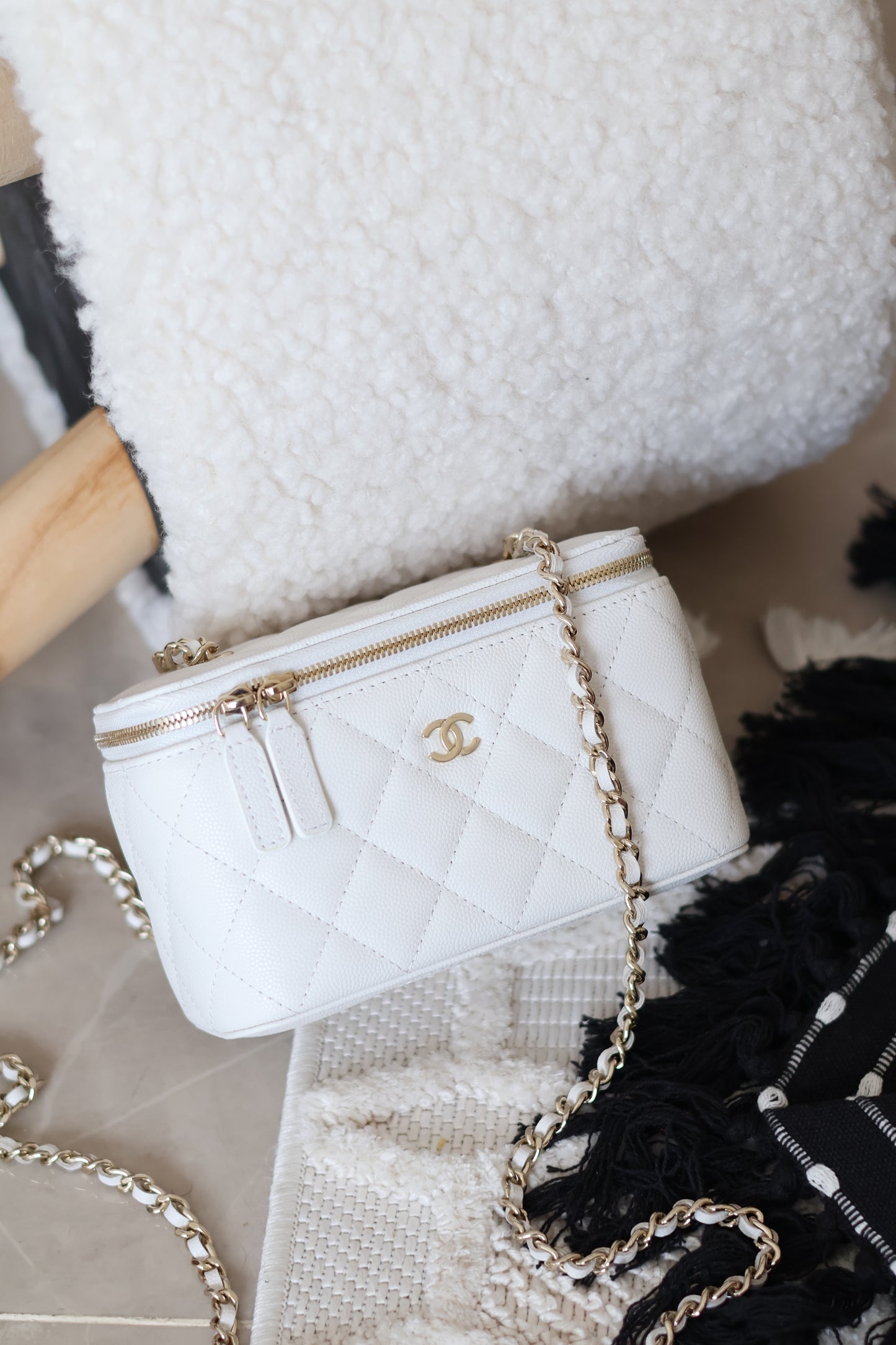 Classic Long Vanity With Chain Grained Calfskin