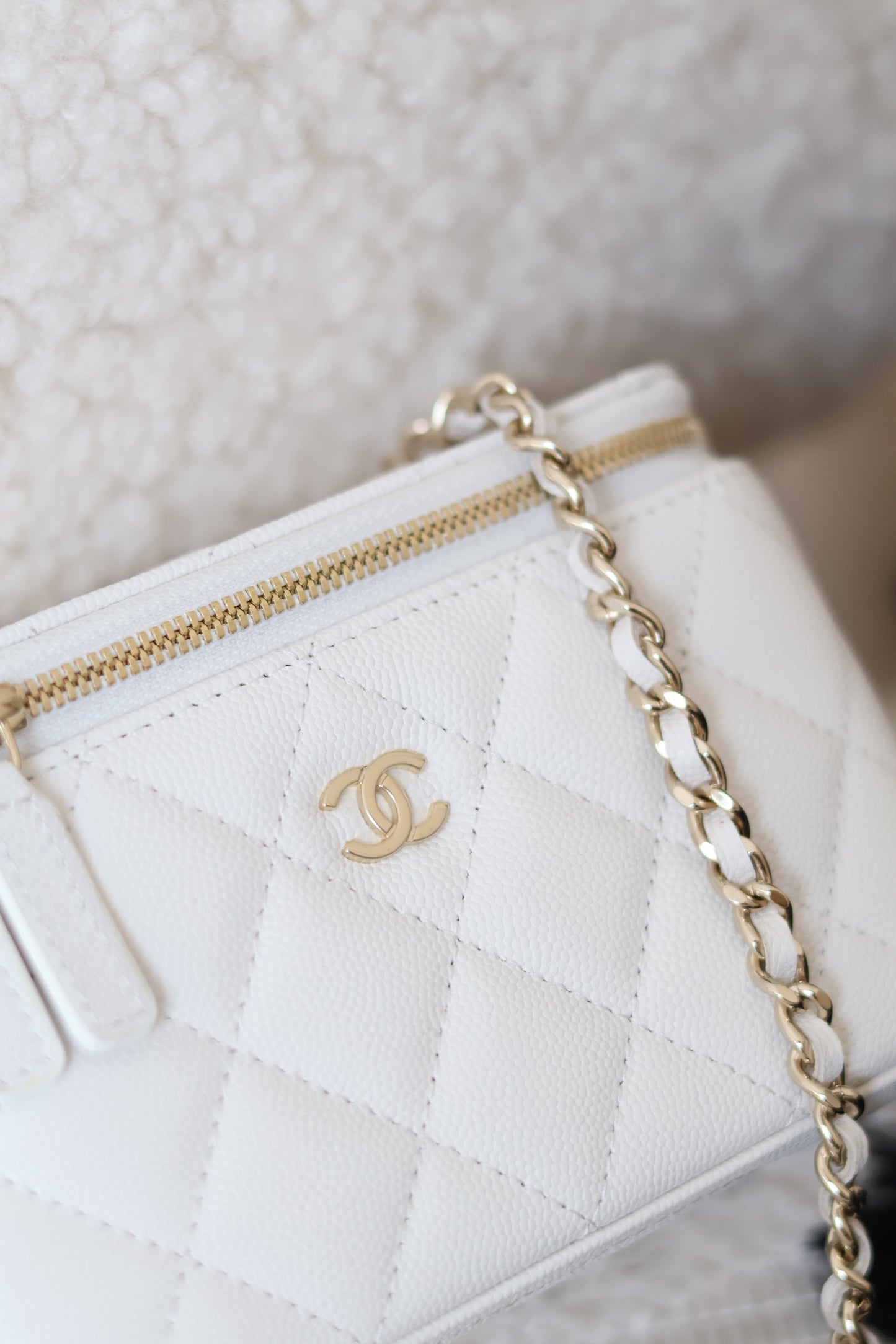 Classic Long Vanity With Chain Grained Calfskin