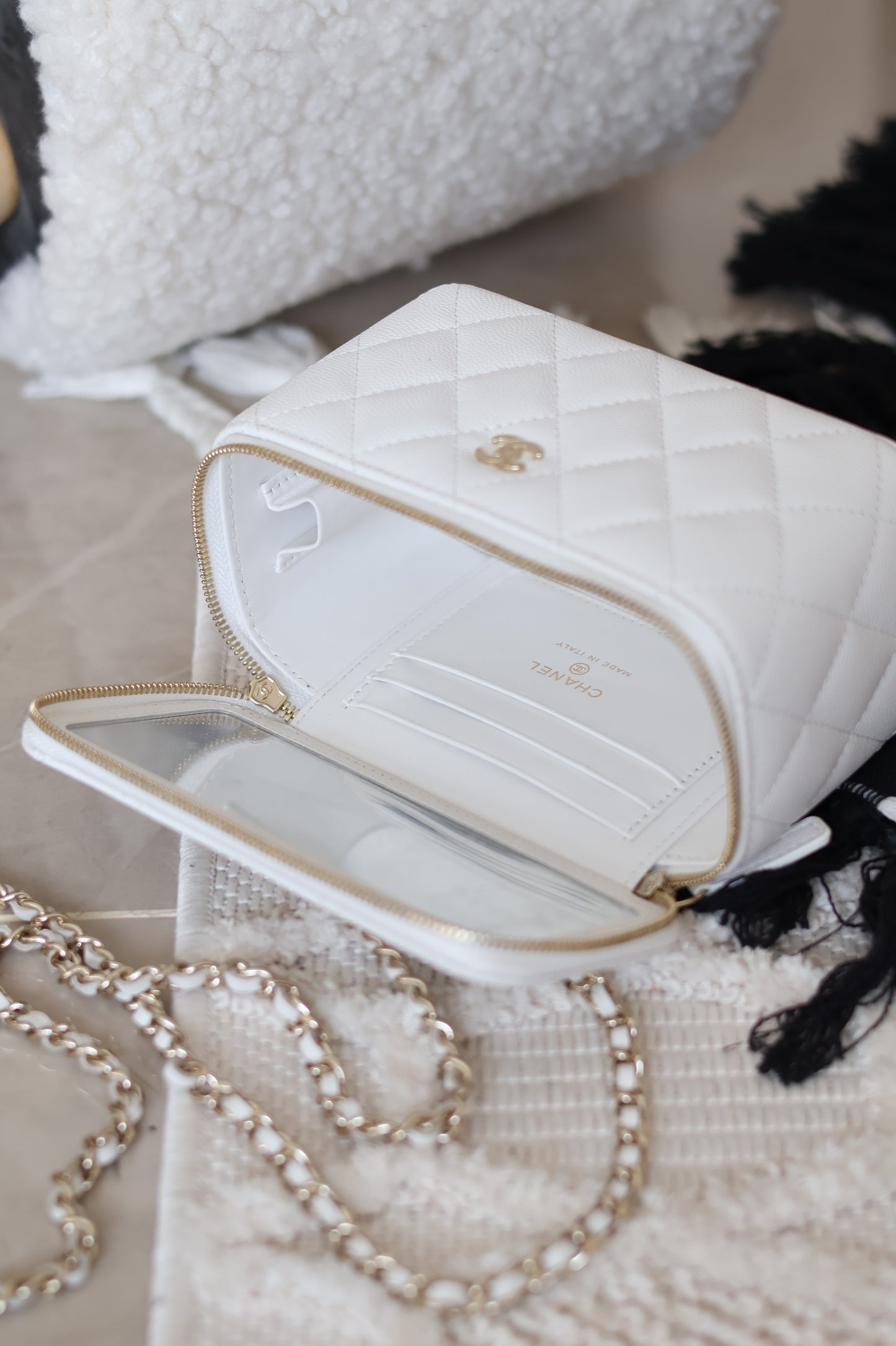 Classic Long Vanity With Chain Grained Calfskin