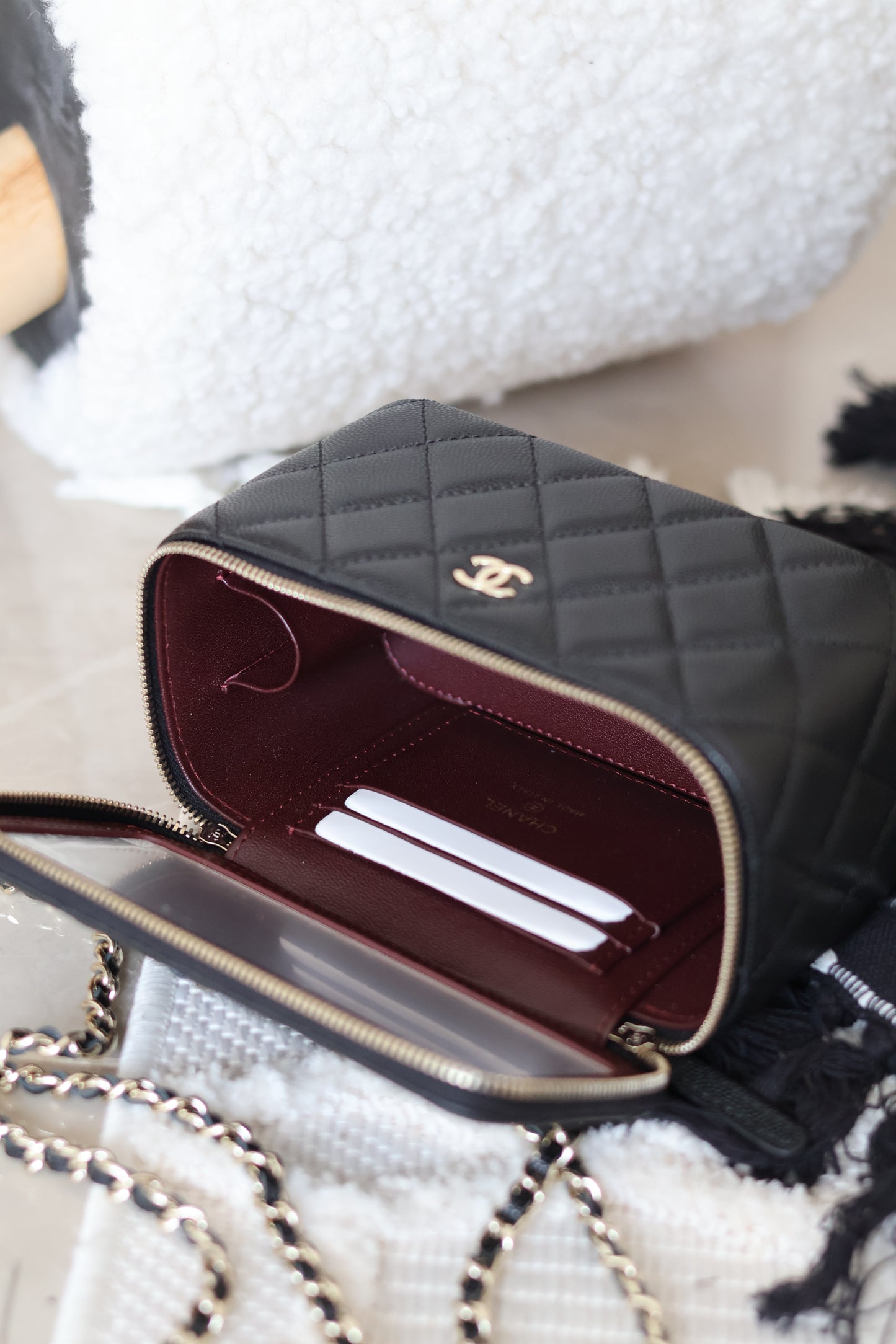 Classic Long Vanity With Chain Grained Calfskin