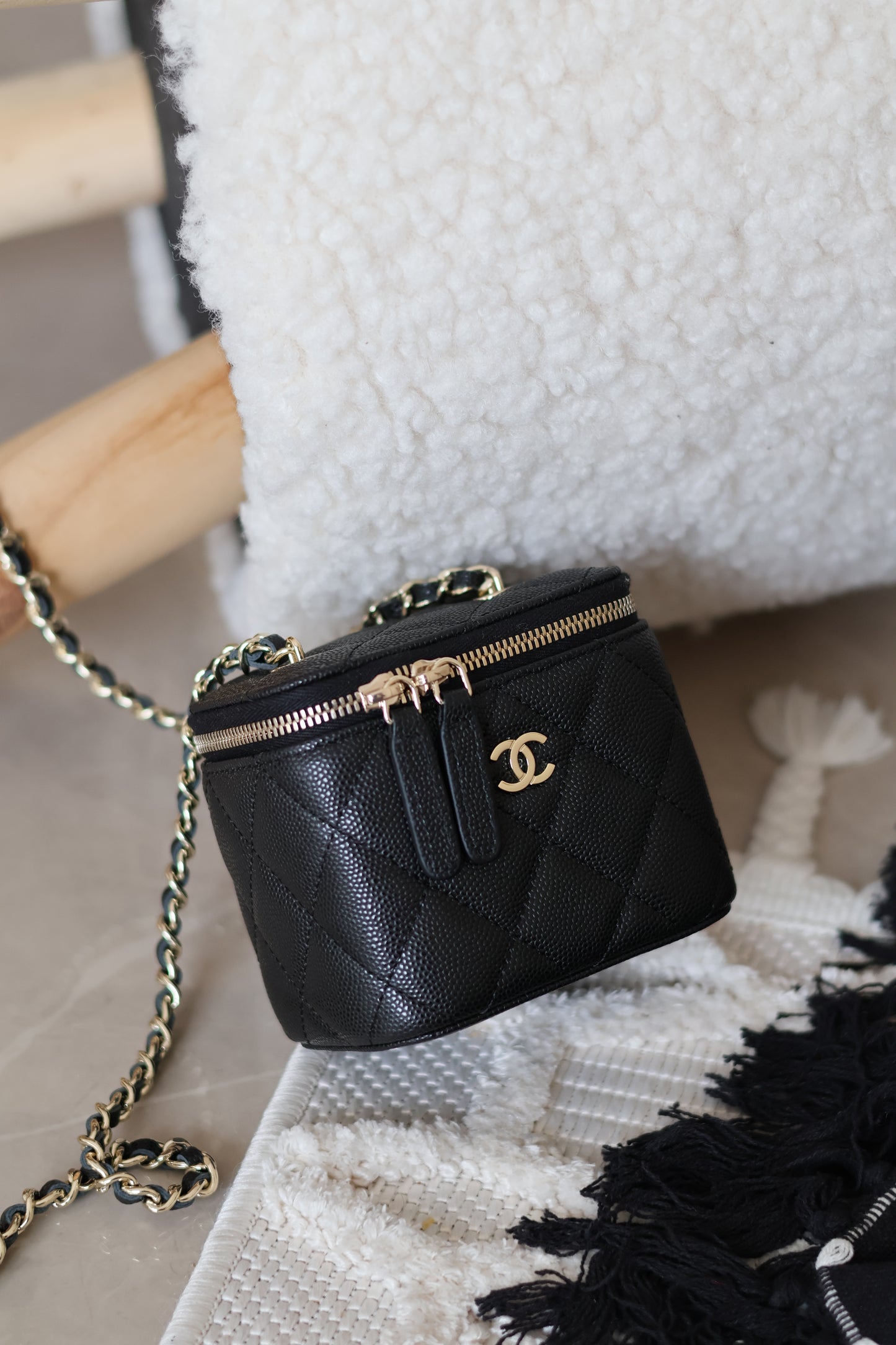 Classic Long Vanity With Chain Grained Calfskin