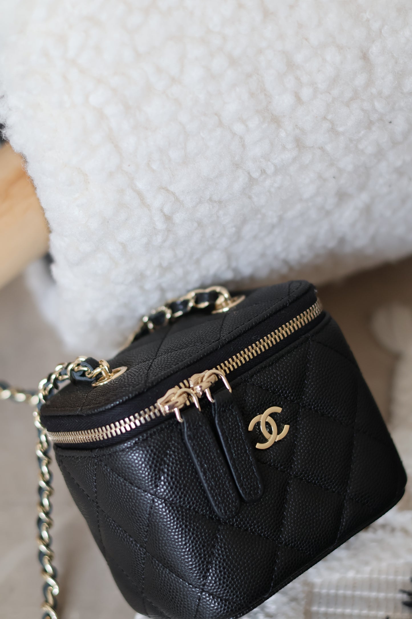 Classic Long Vanity With Chain Grained Calfskin