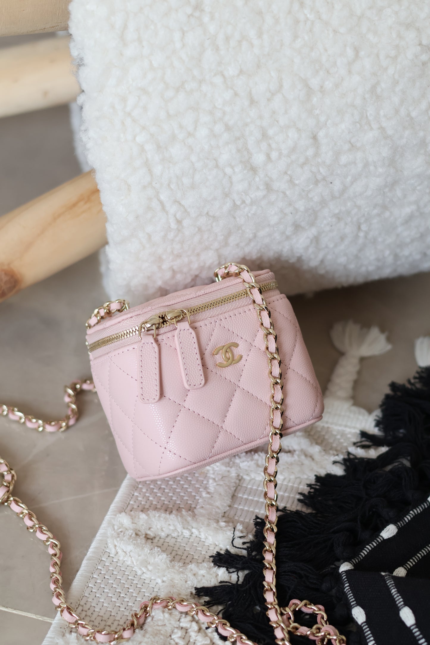 Classic Long Vanity With Chain Grained Calfskin