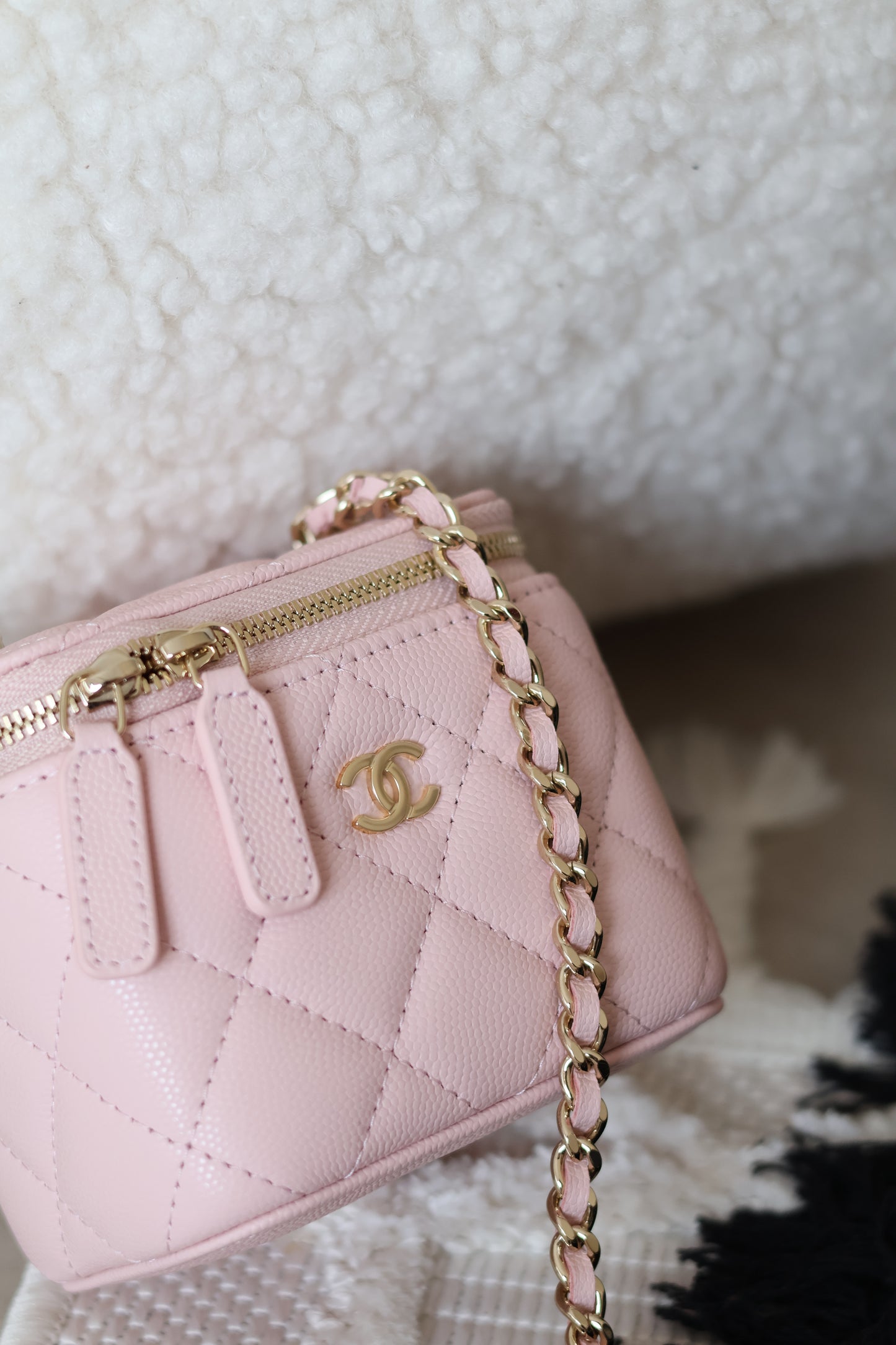 Classic Long Vanity With Chain Grained Calfskin