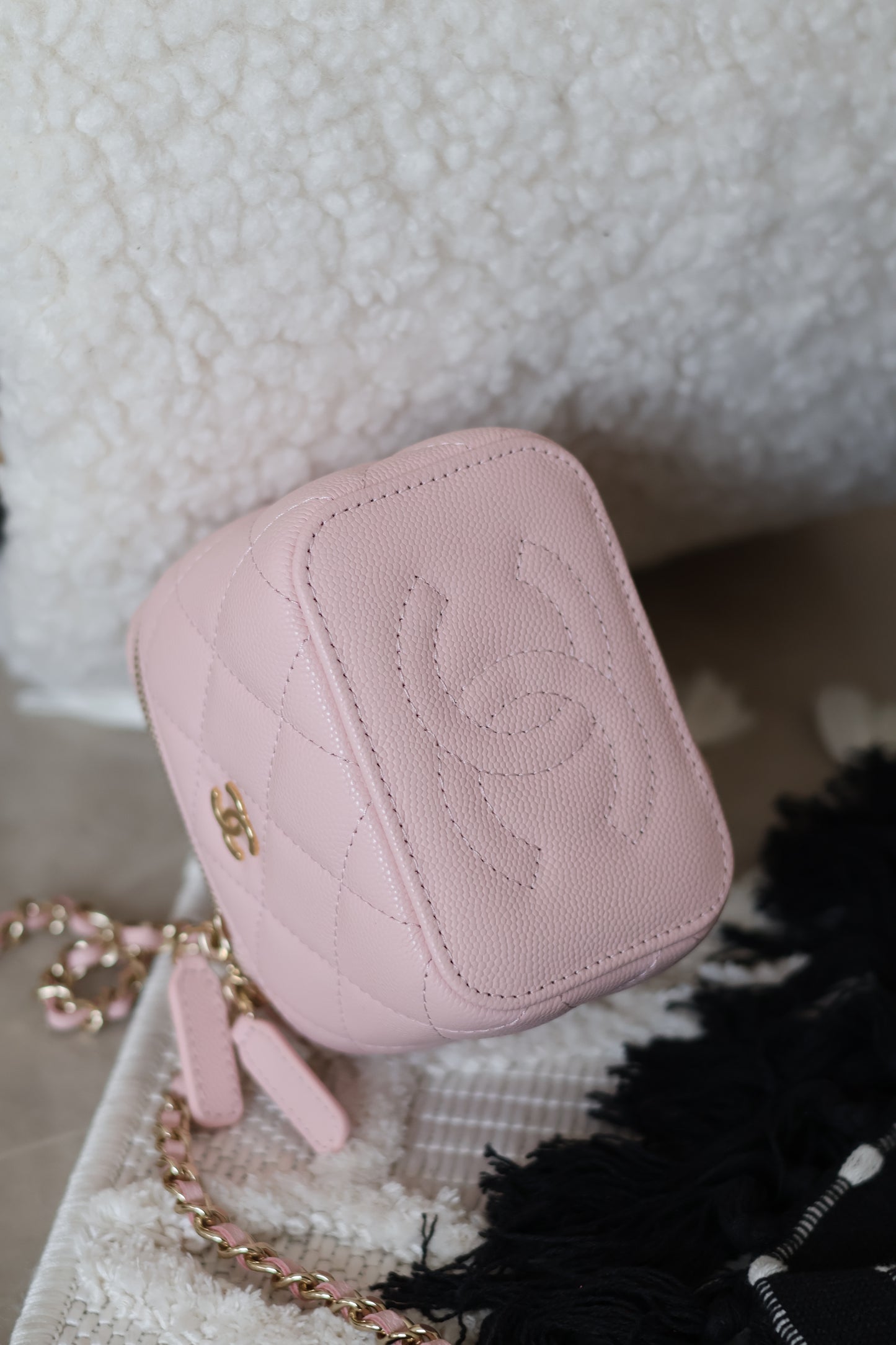 Classic Long Vanity With Chain Grained Calfskin