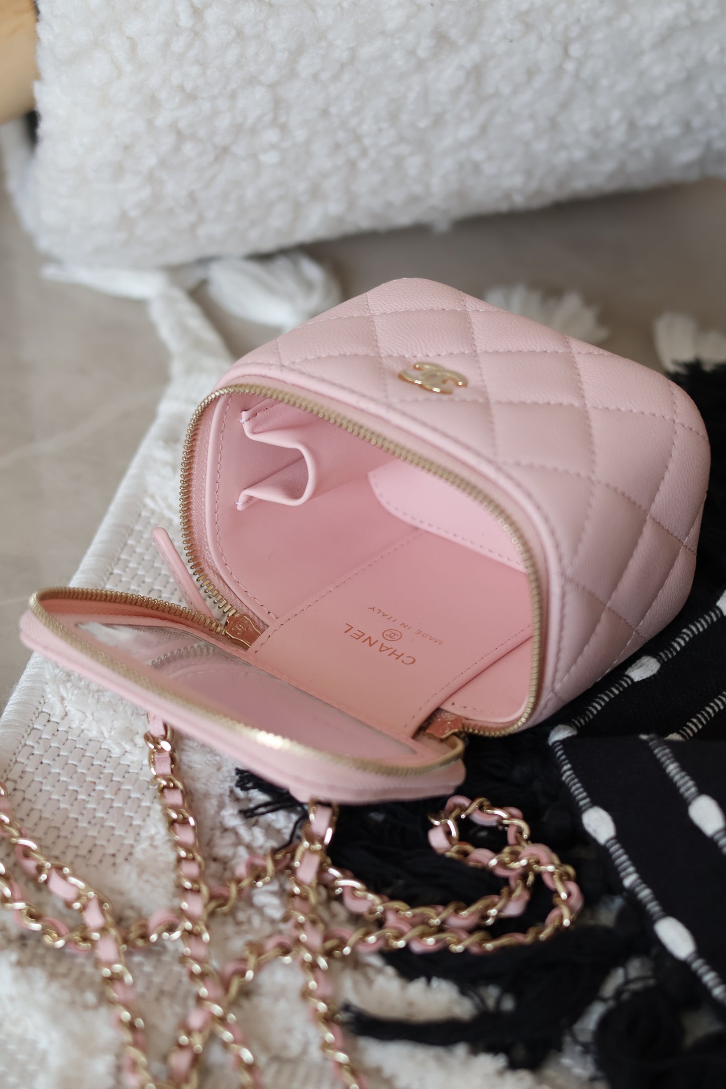 Classic Long Vanity With Chain Grained Calfskin