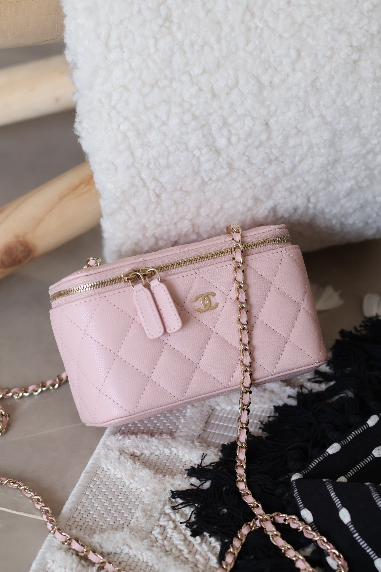 Classic Long Vanity With Chain Grained Calfskin