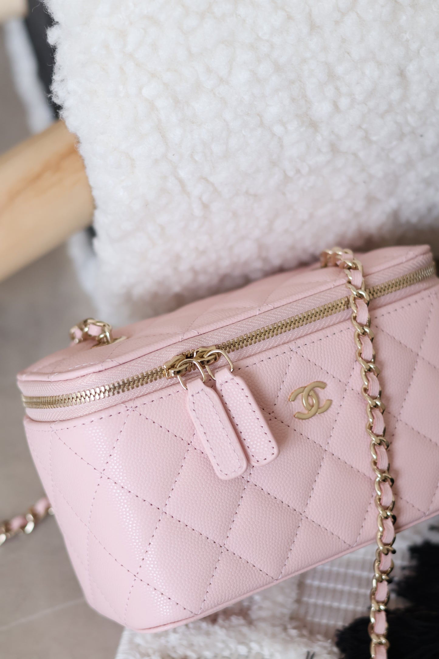 Classic Long Vanity With Chain Grained Calfskin