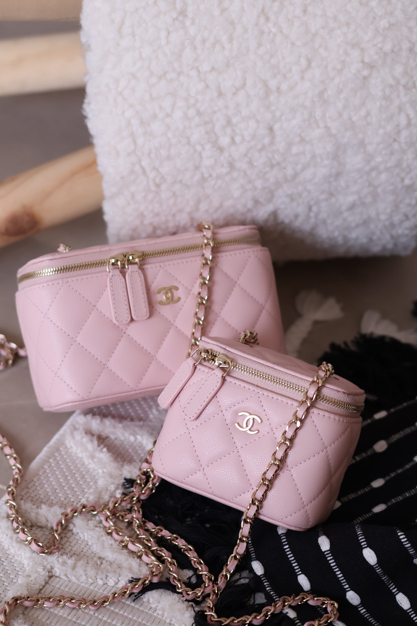 Classic Long Vanity With Chain Grained Calfskin