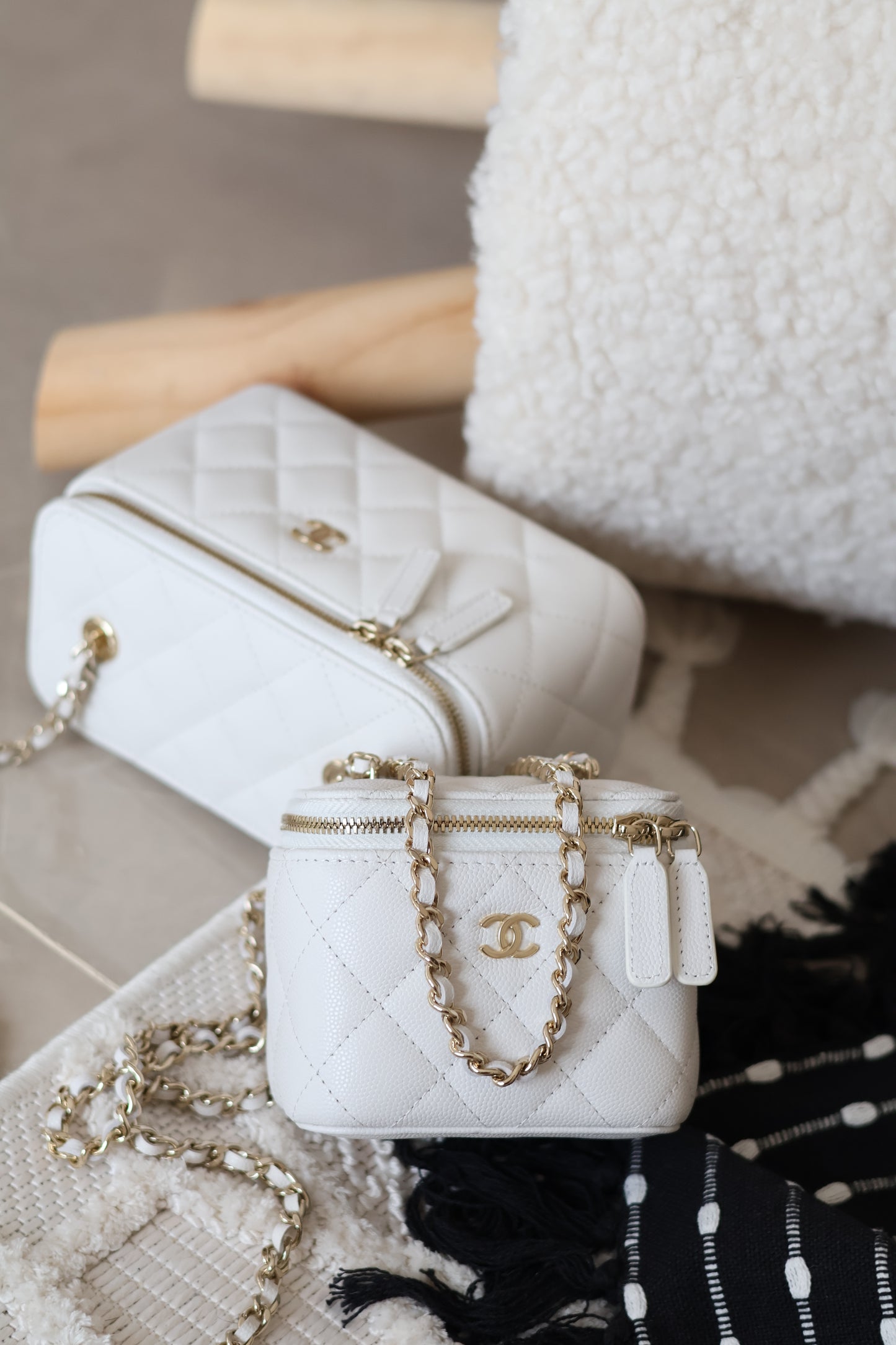 Classic Long Vanity With Chain Grained Calfskin