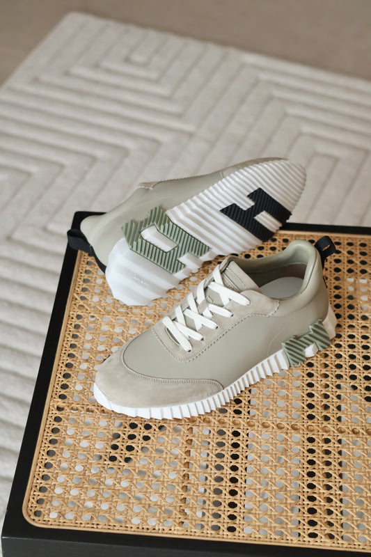 Bouncing sneaker