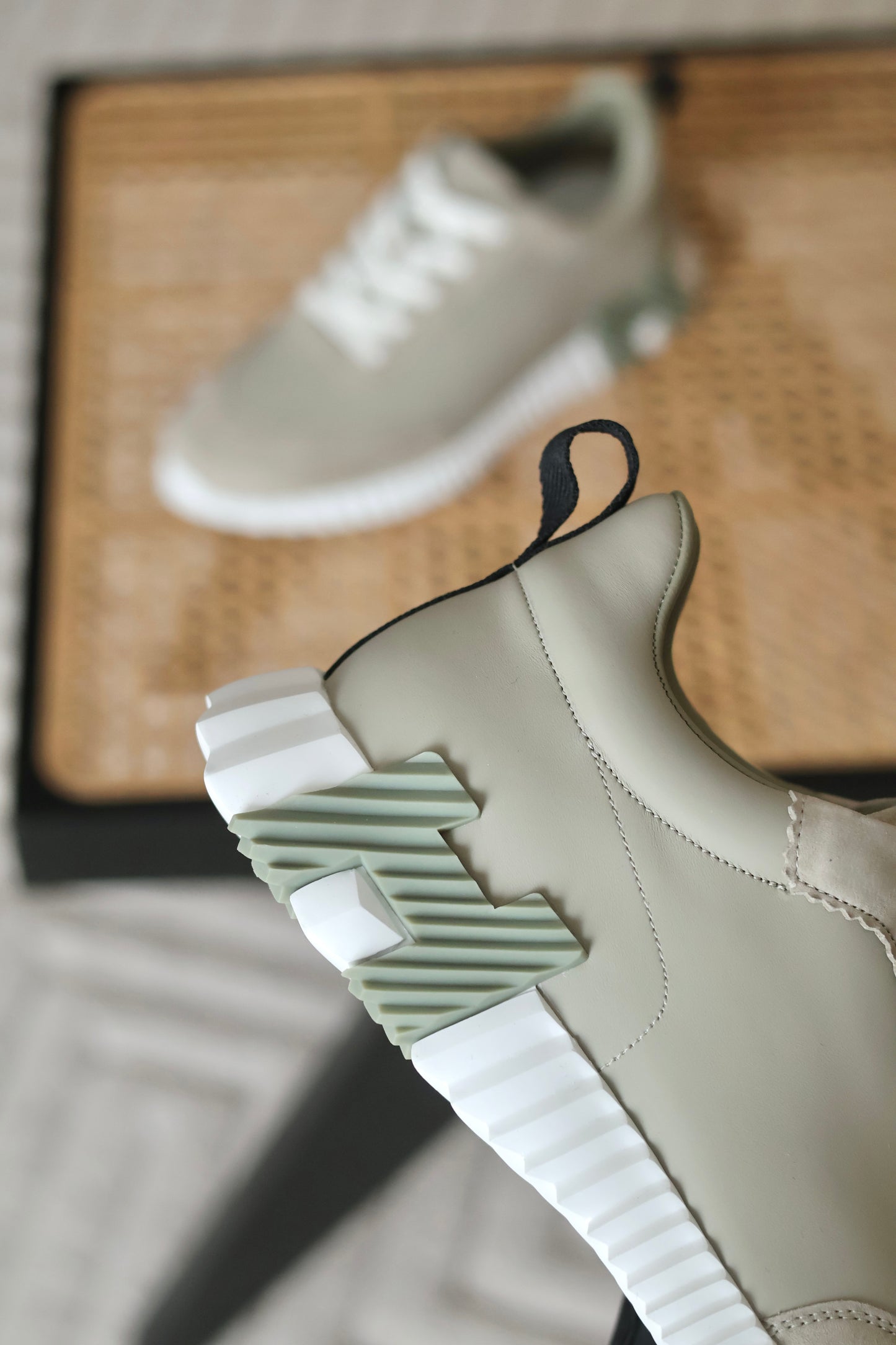 Bouncing sneaker