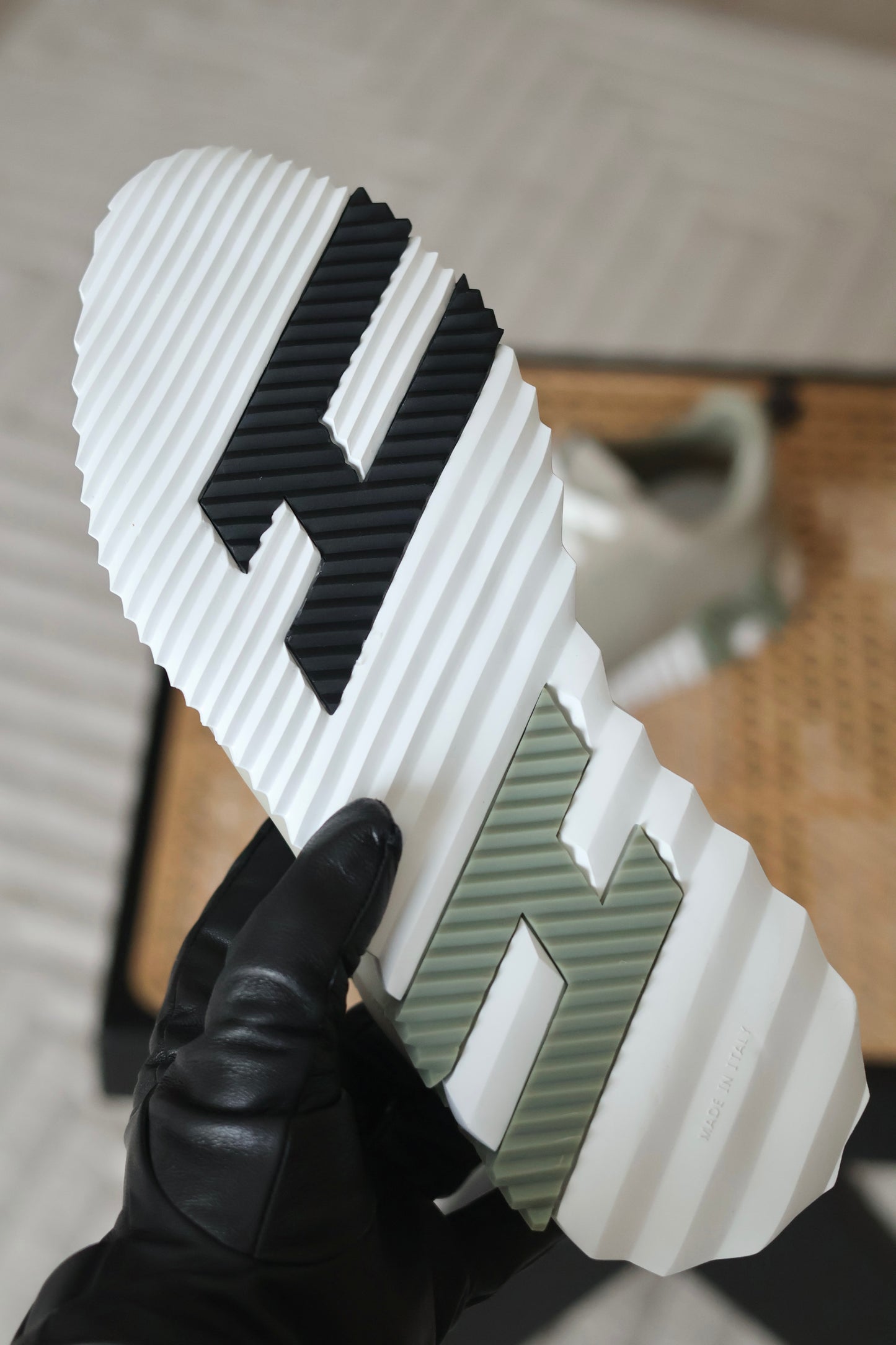 Bouncing sneaker