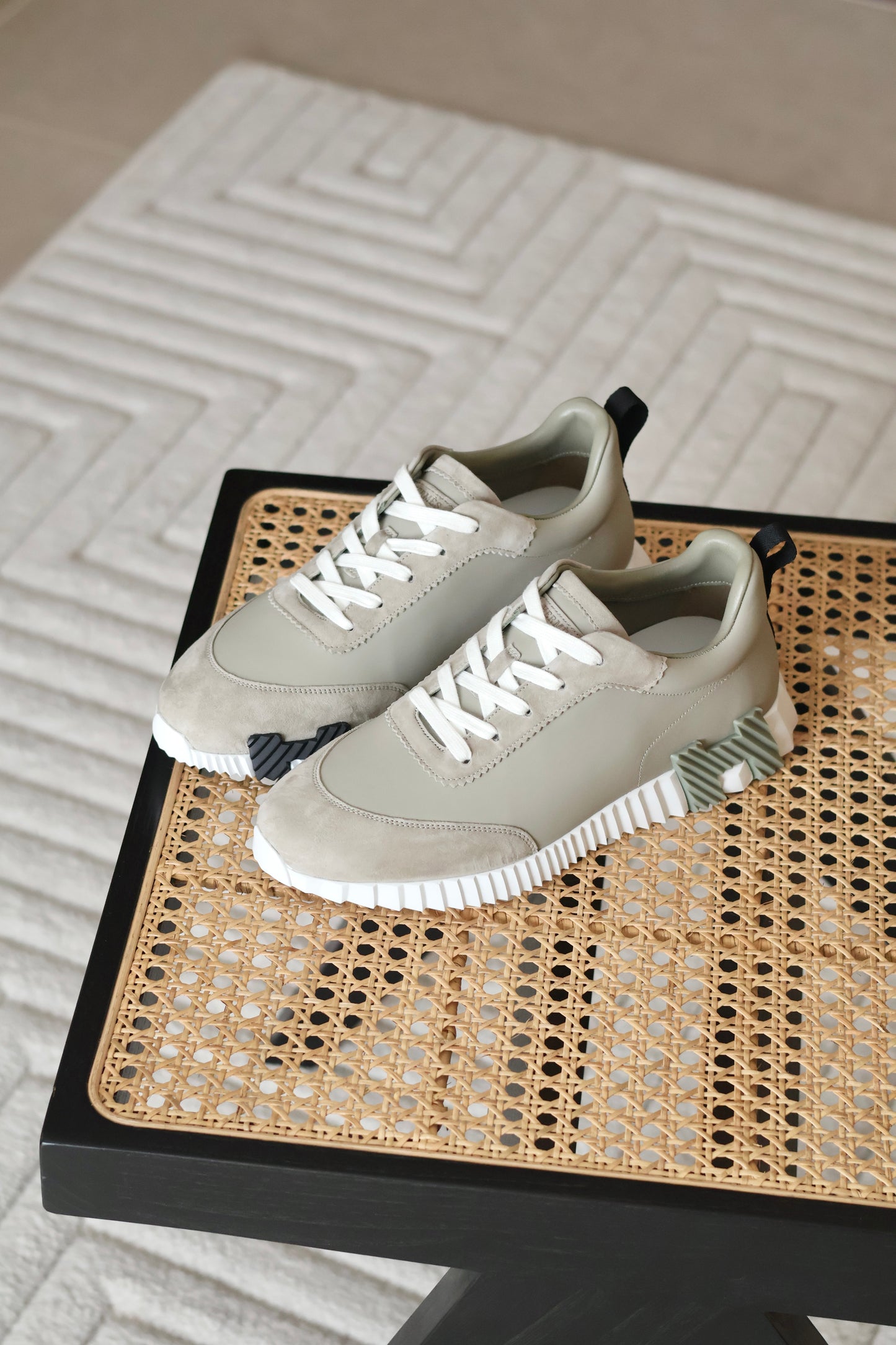 Bouncing sneaker
