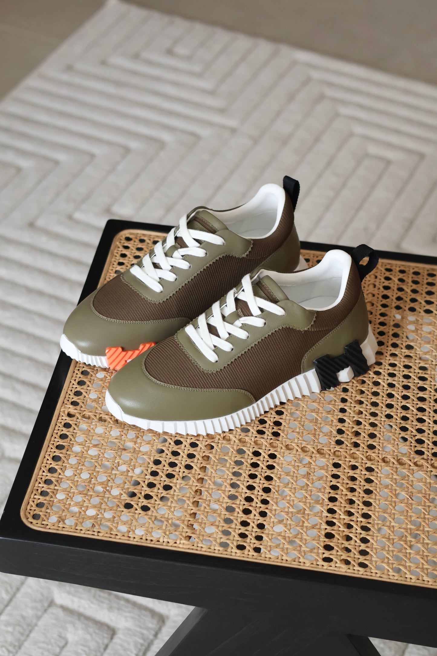 Bouncing sneaker