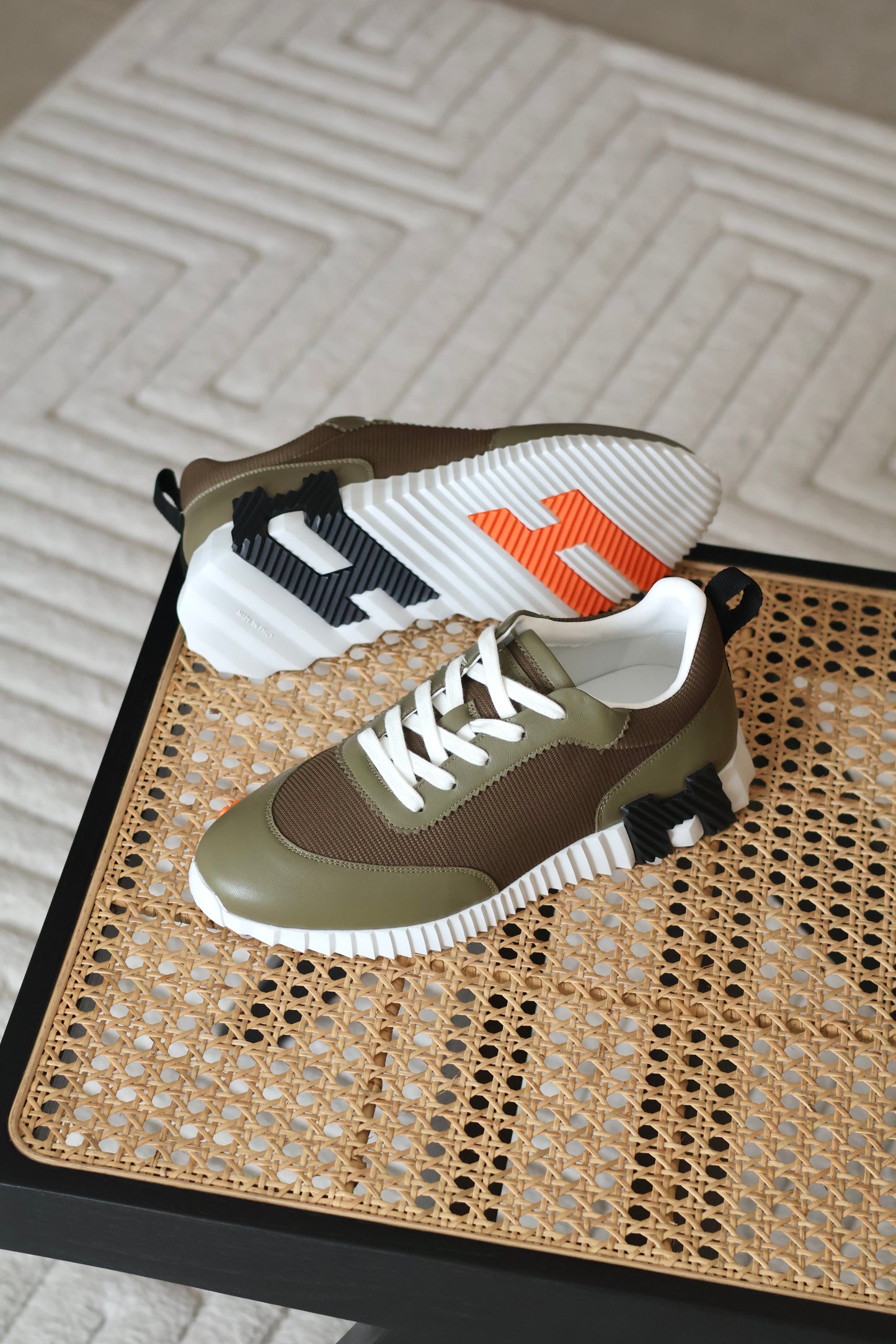 Bouncing sneaker
