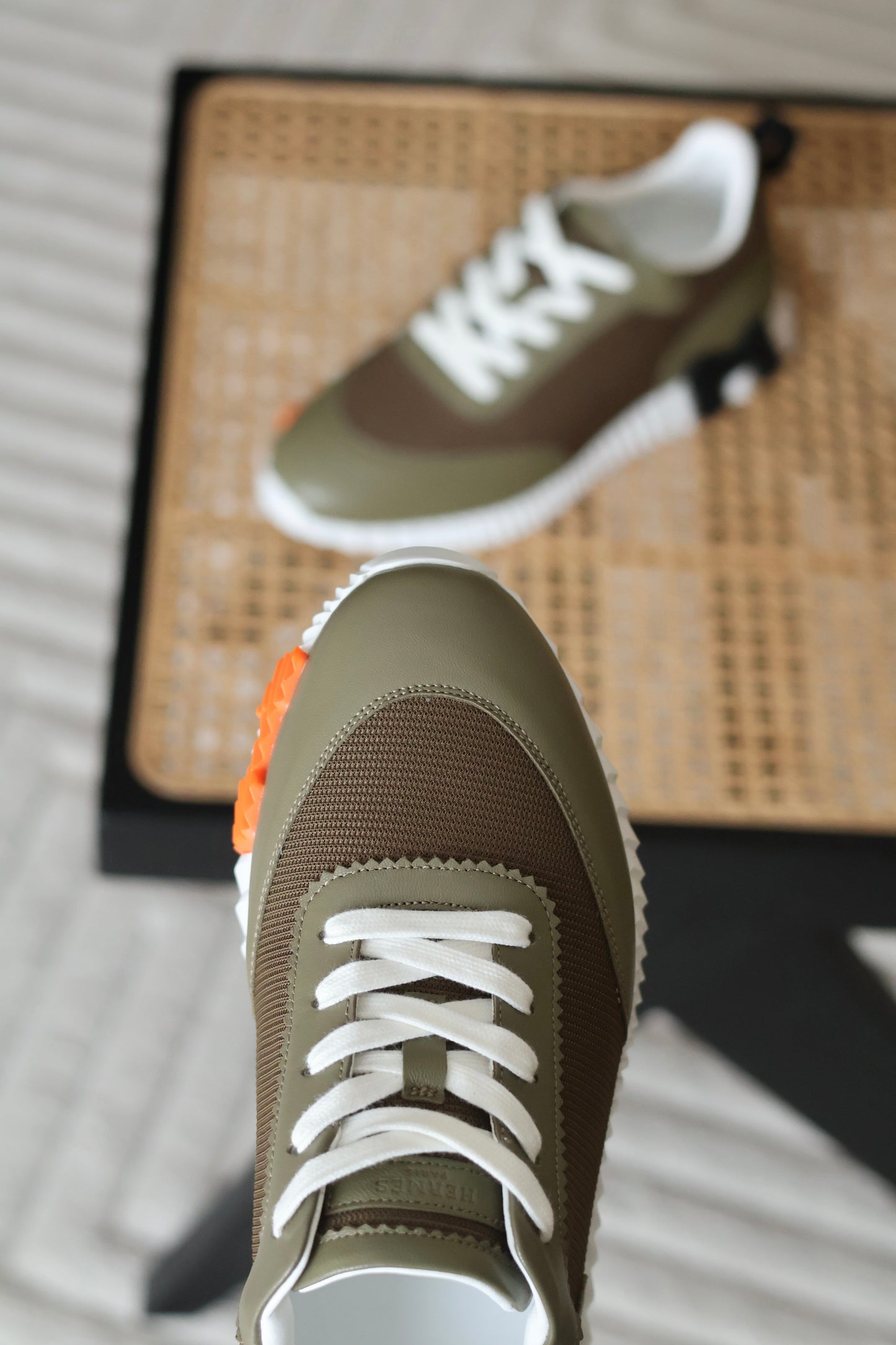 Bouncing sneaker