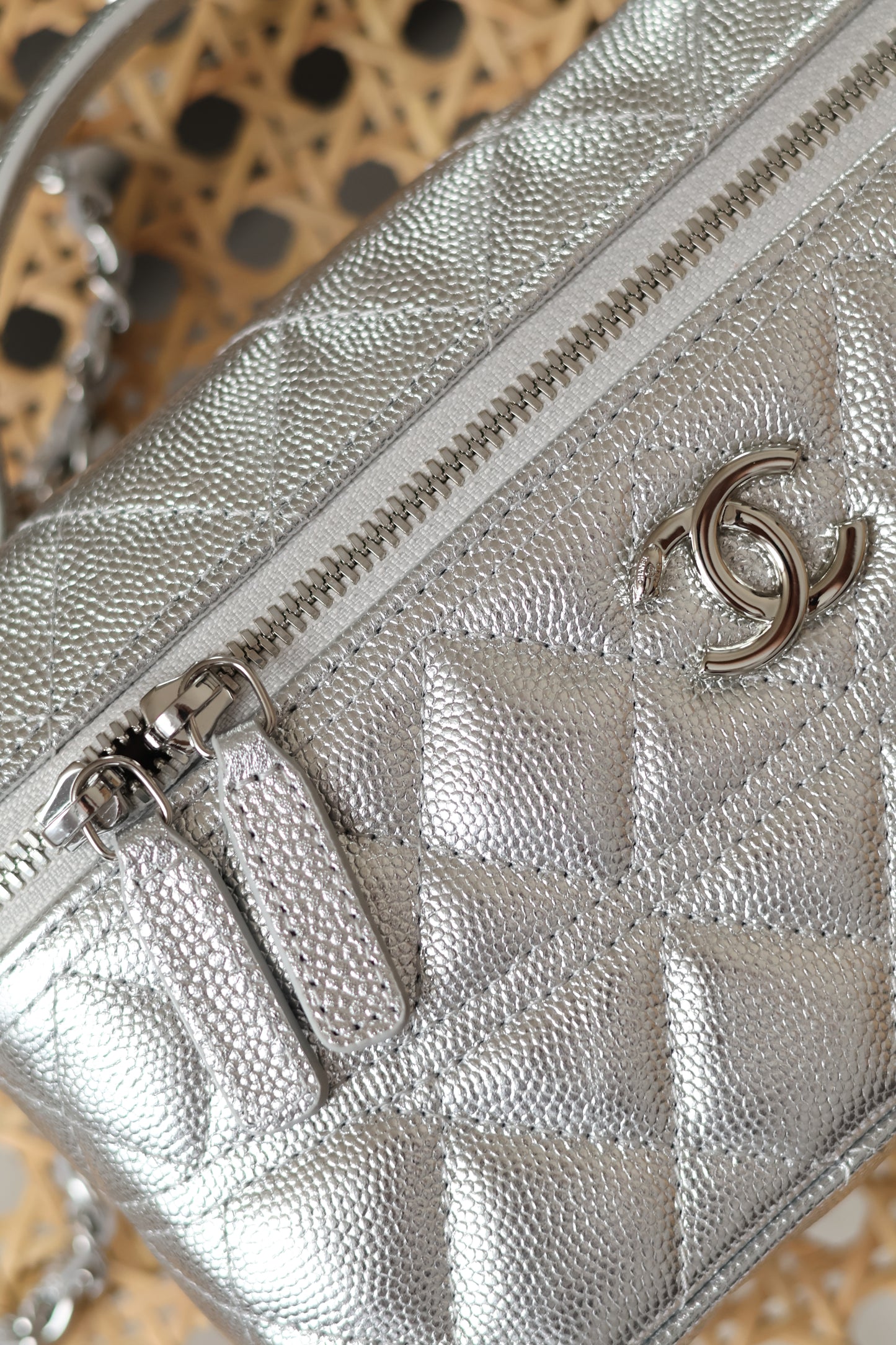 Vanity with Chain in Grained Calfskin