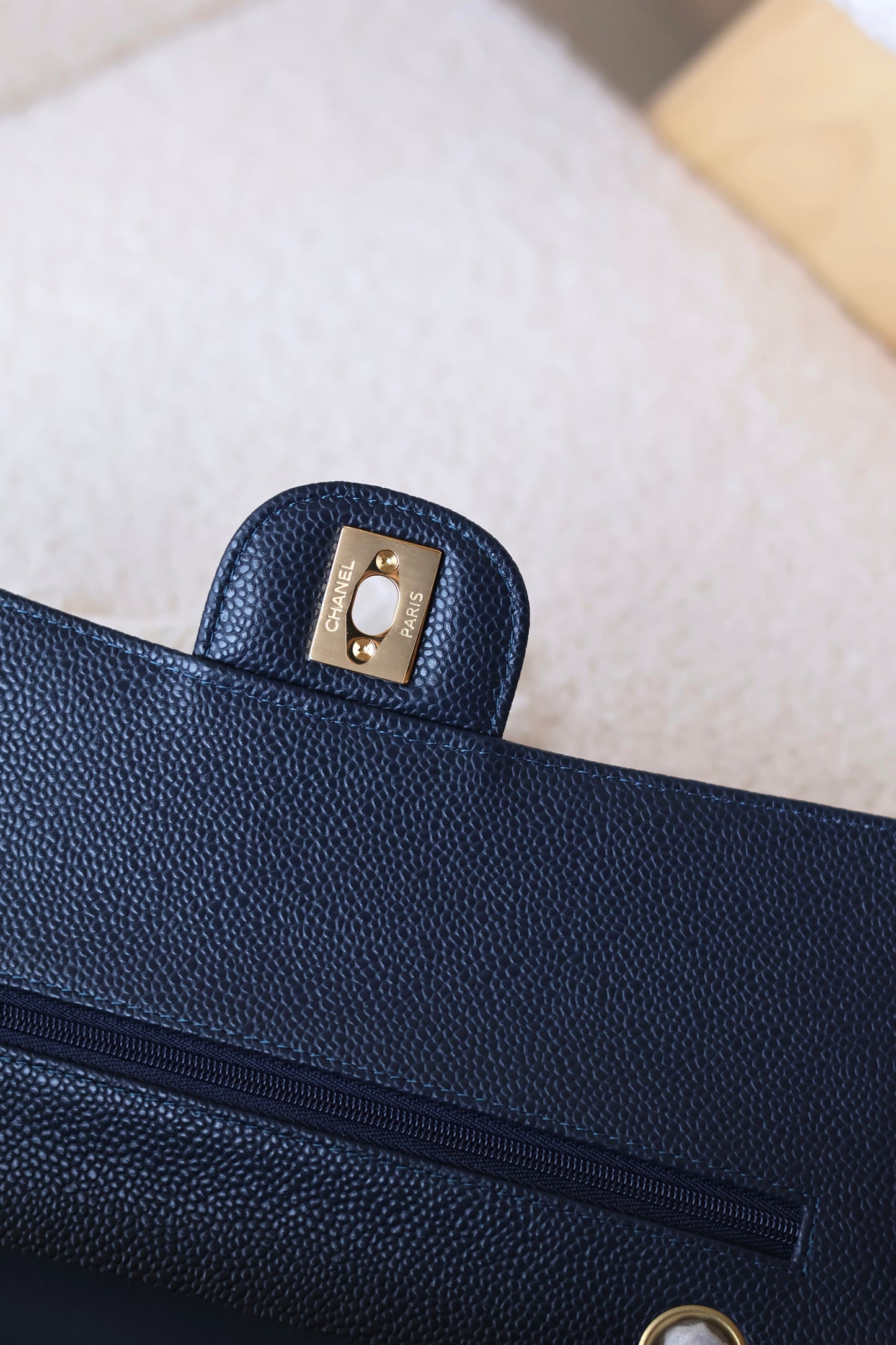 Classic 11.12 Handbag