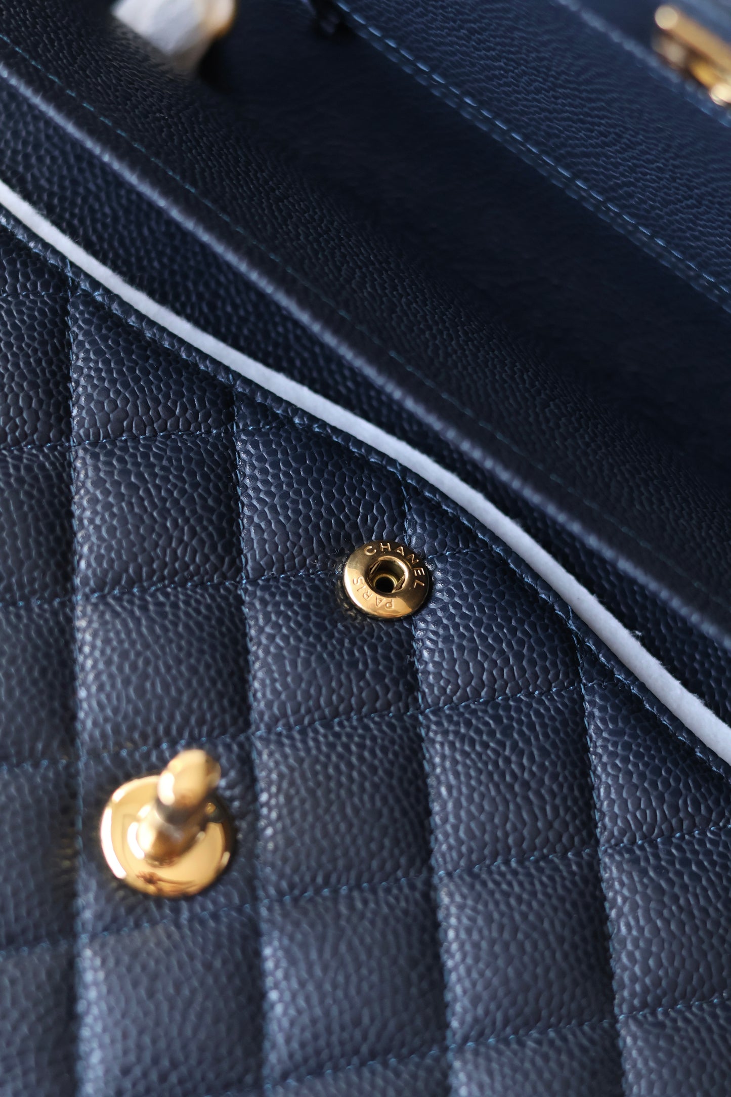Classic 11.12 Handbag