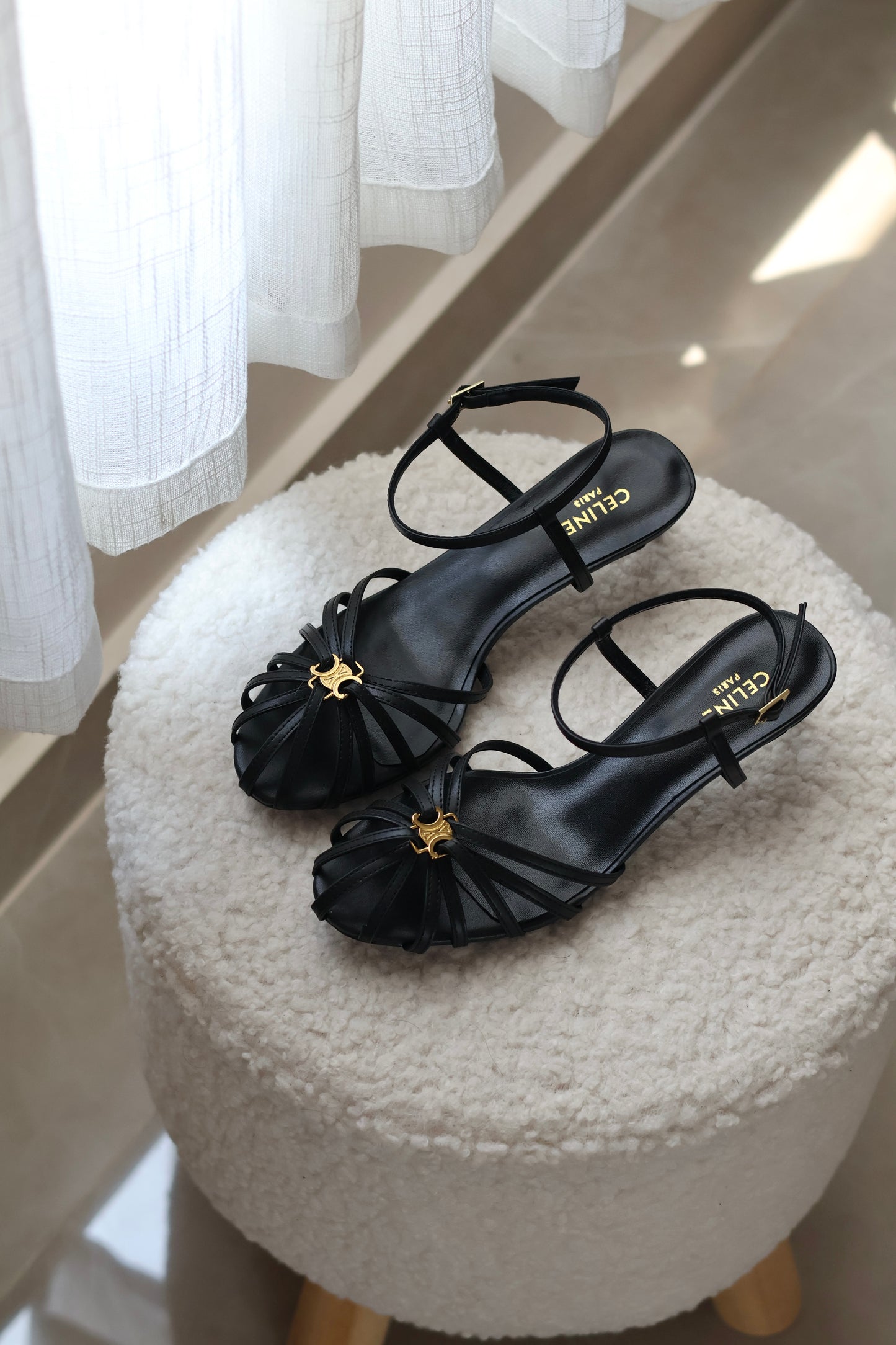 TRIOMPHE SANDAL
