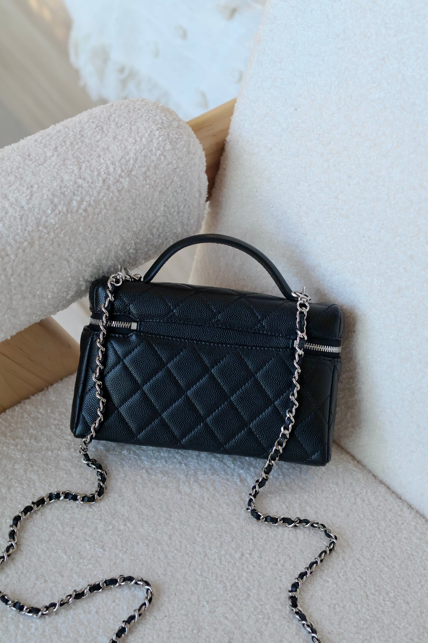 Vanity with Chain Shooting Star