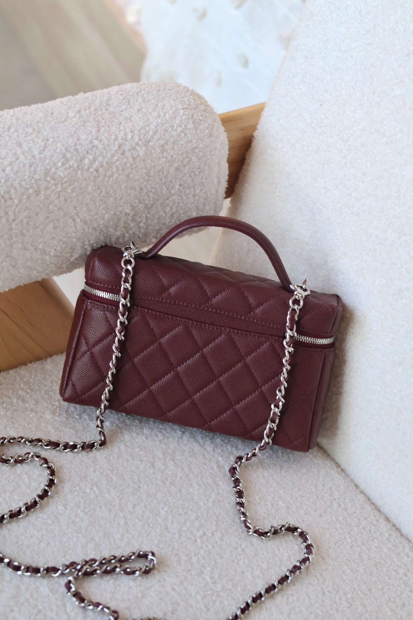 Vanity with Chain Shooting Star