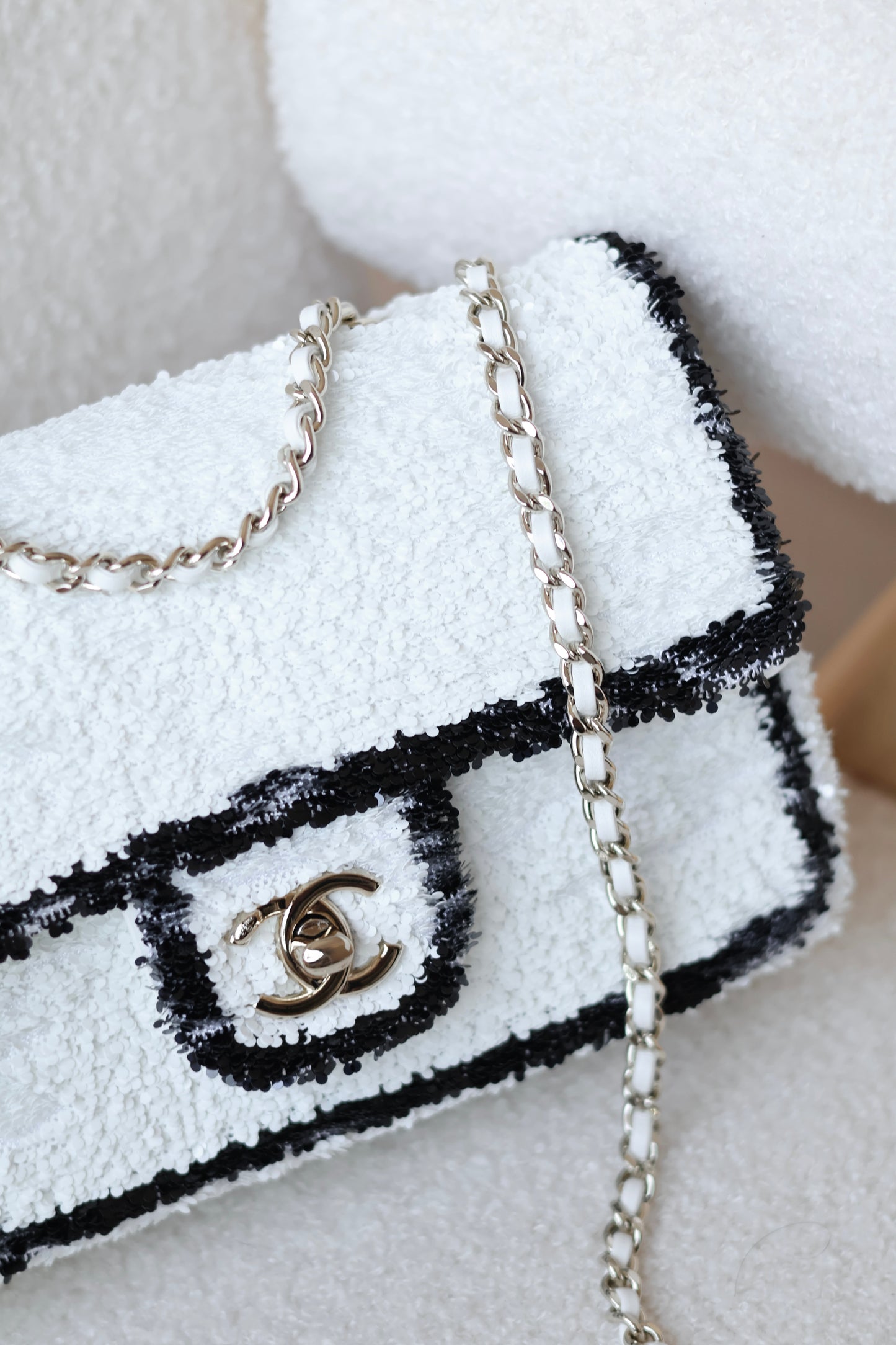 Flap bag, Sequins & gold-tone metal, black & white