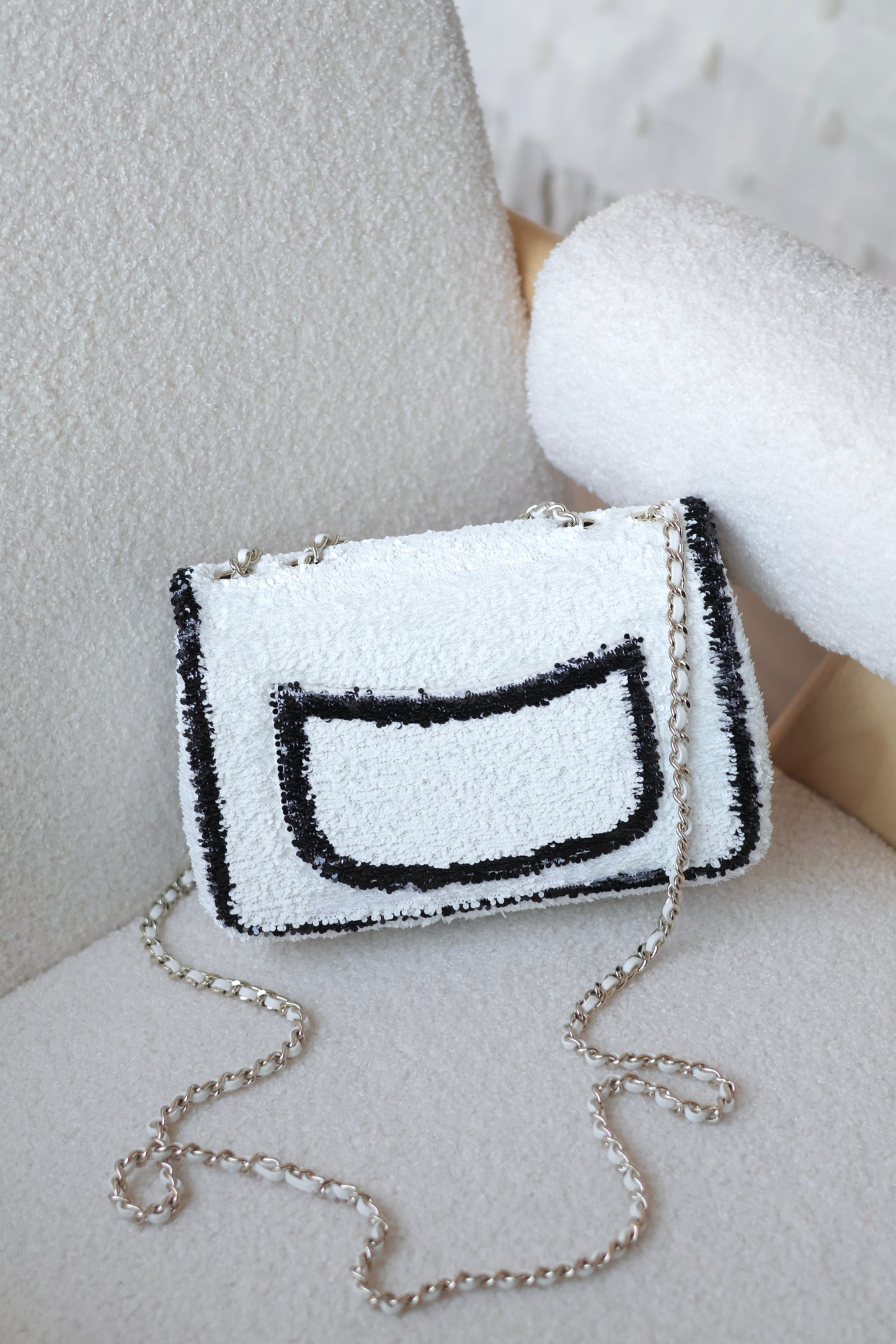 Flap bag, Sequins & gold-tone metal, black & white