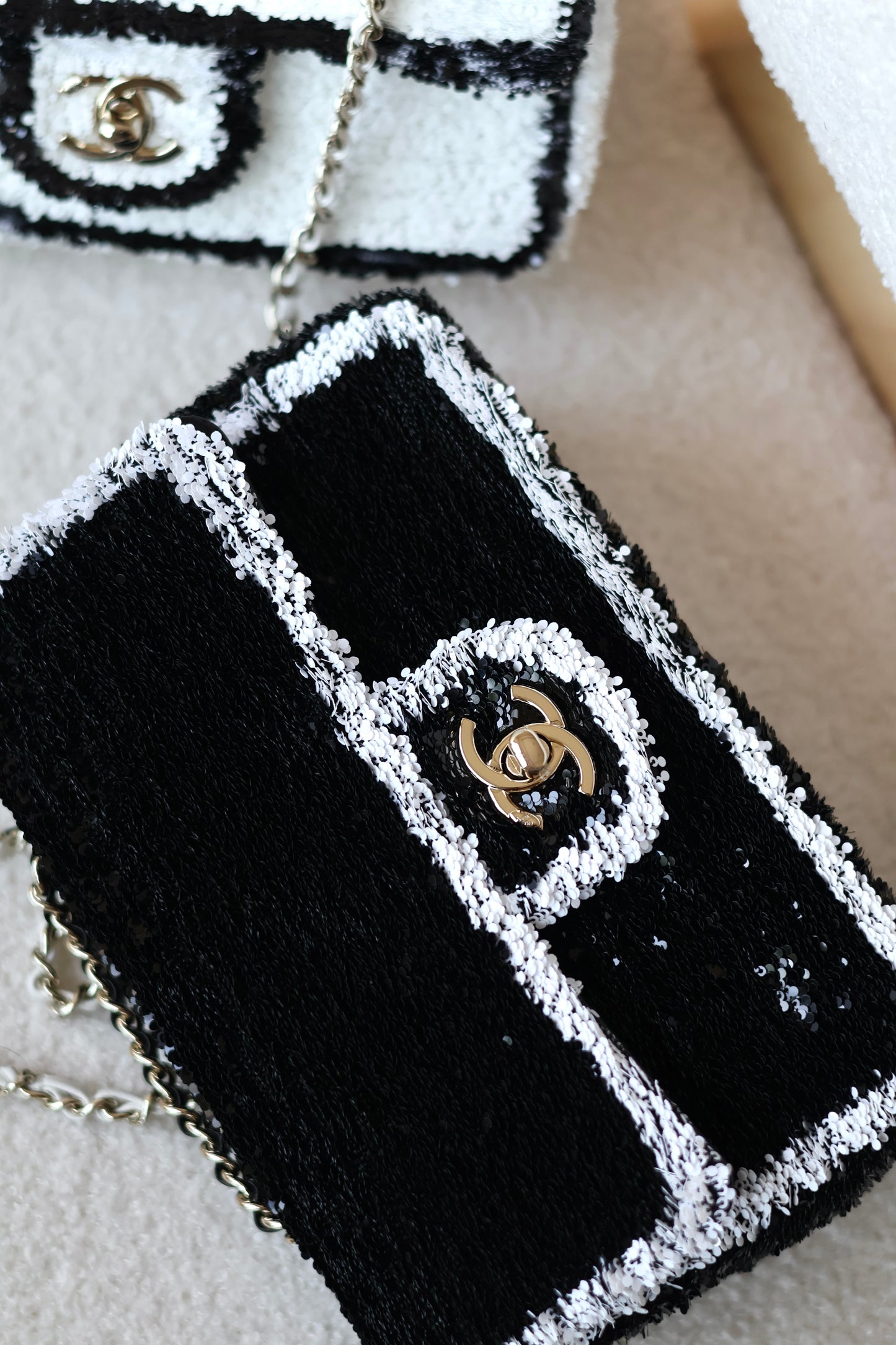 Flap bag, Sequins & gold-tone metal, black & white