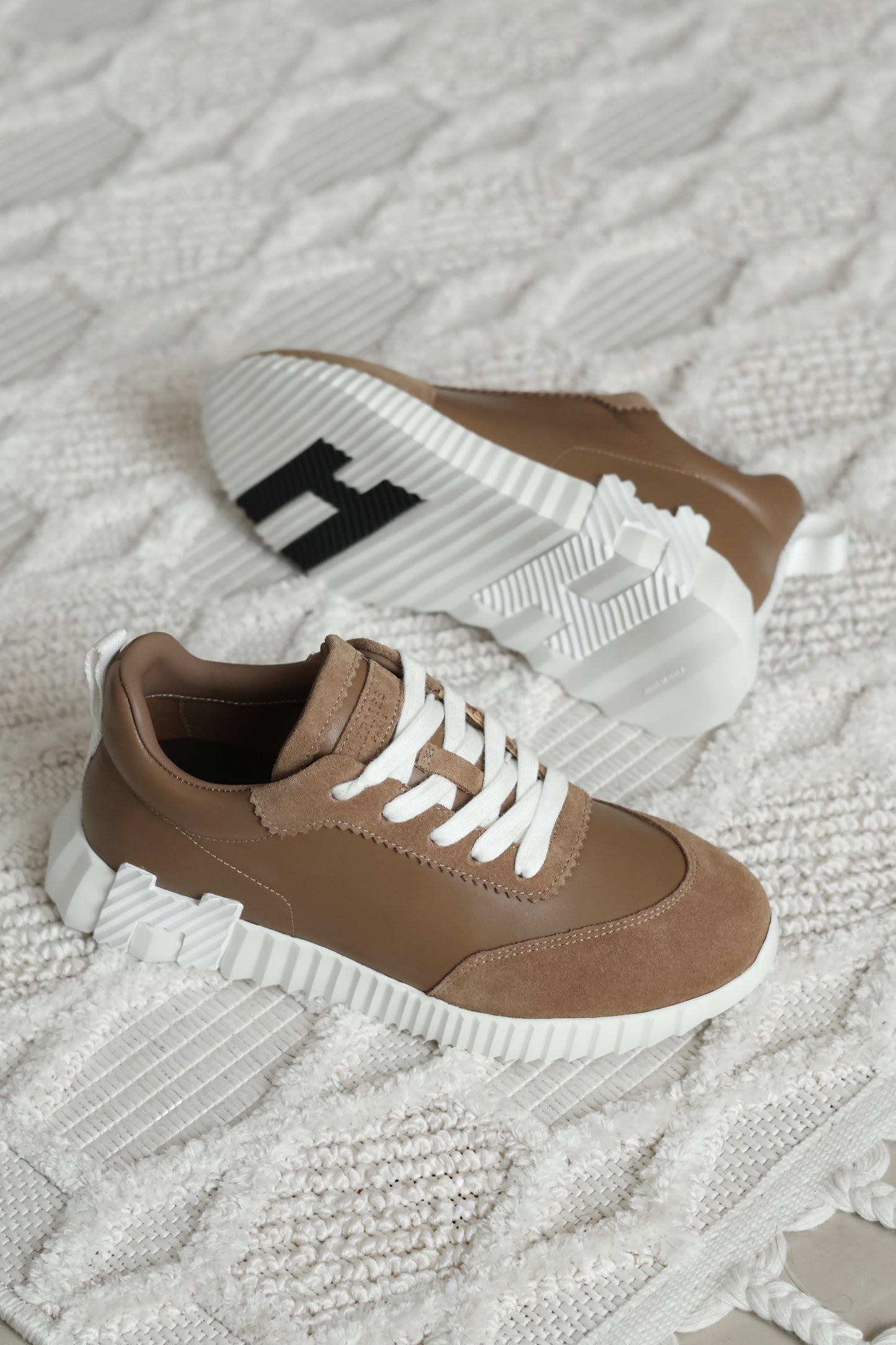 Bouncing sneaker
