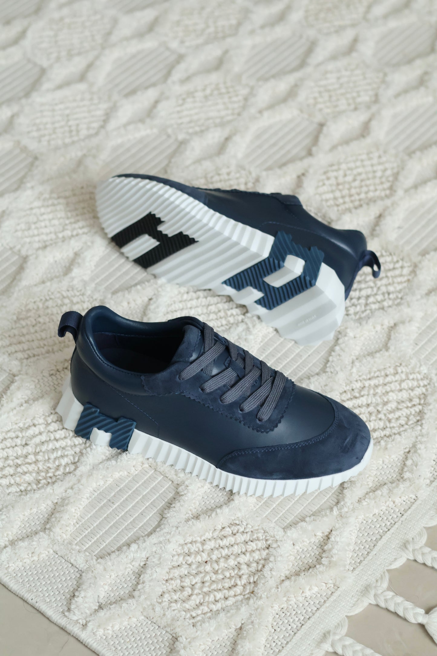 Bouncing sneaker