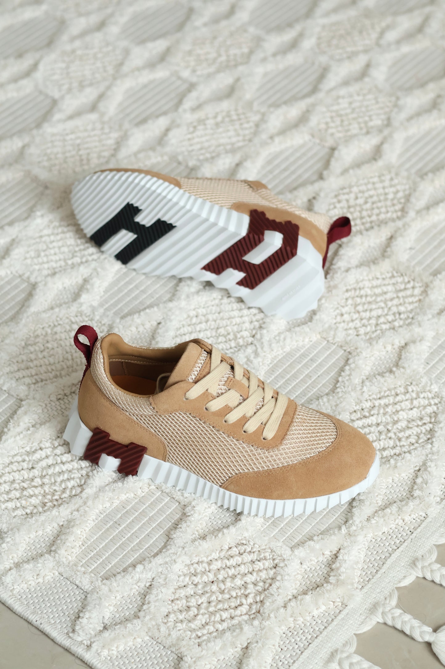 Bouncing sneaker