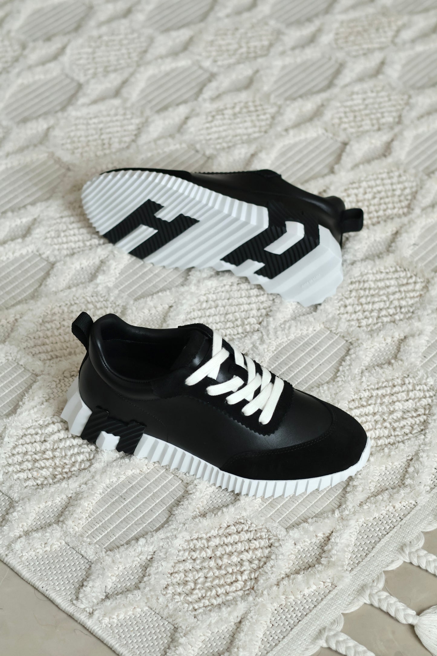 Bouncing sneaker