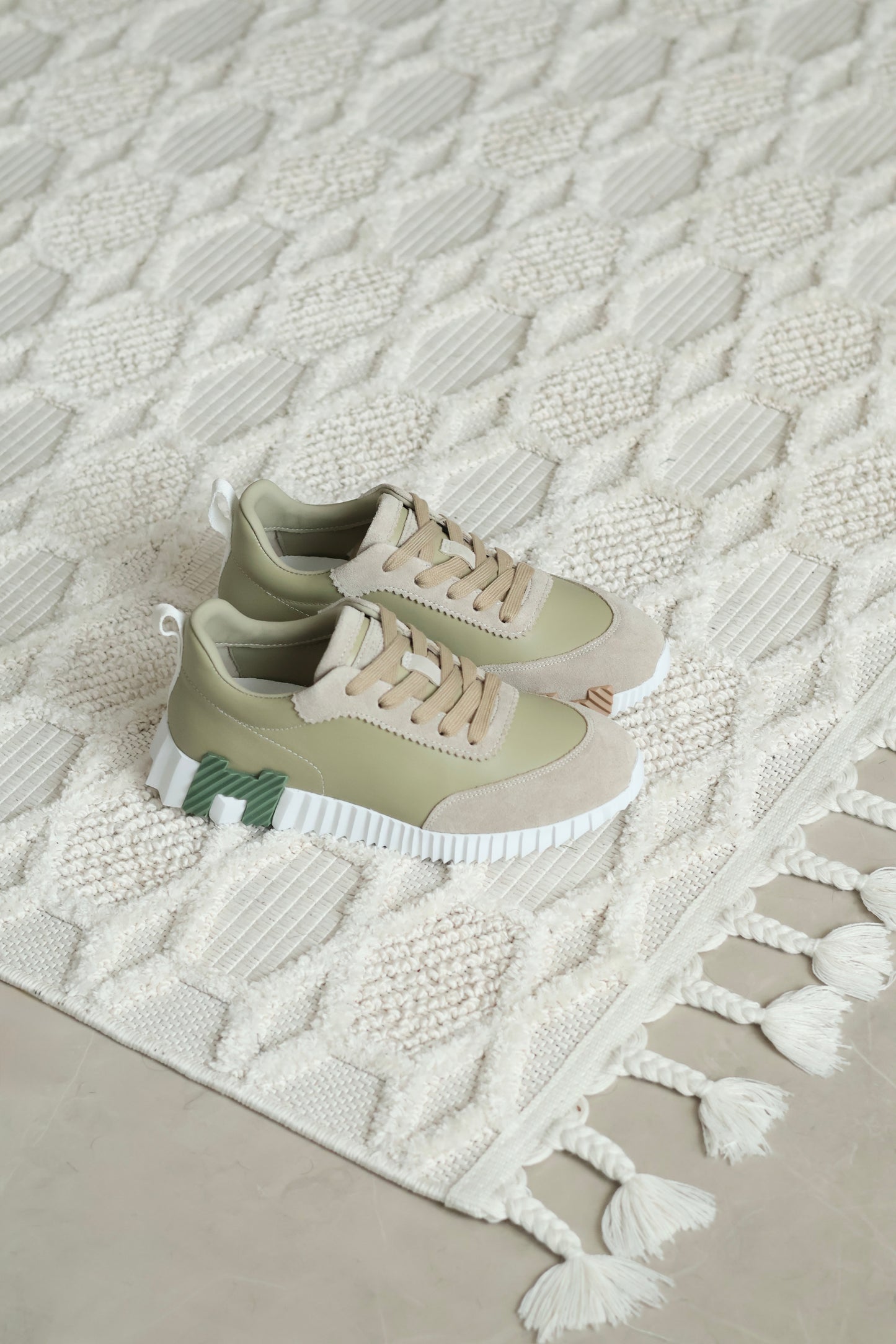 Bouncing sneaker