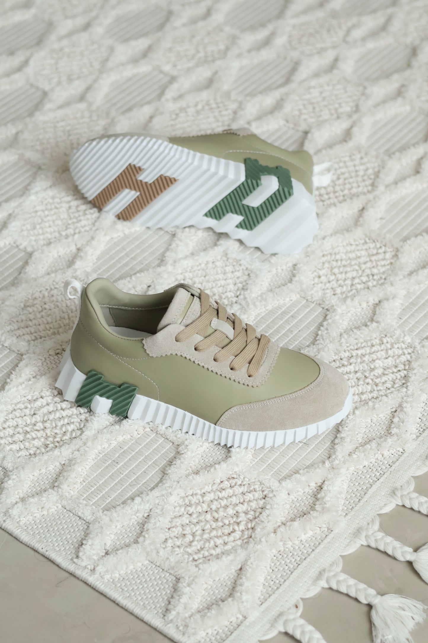 Bouncing sneaker